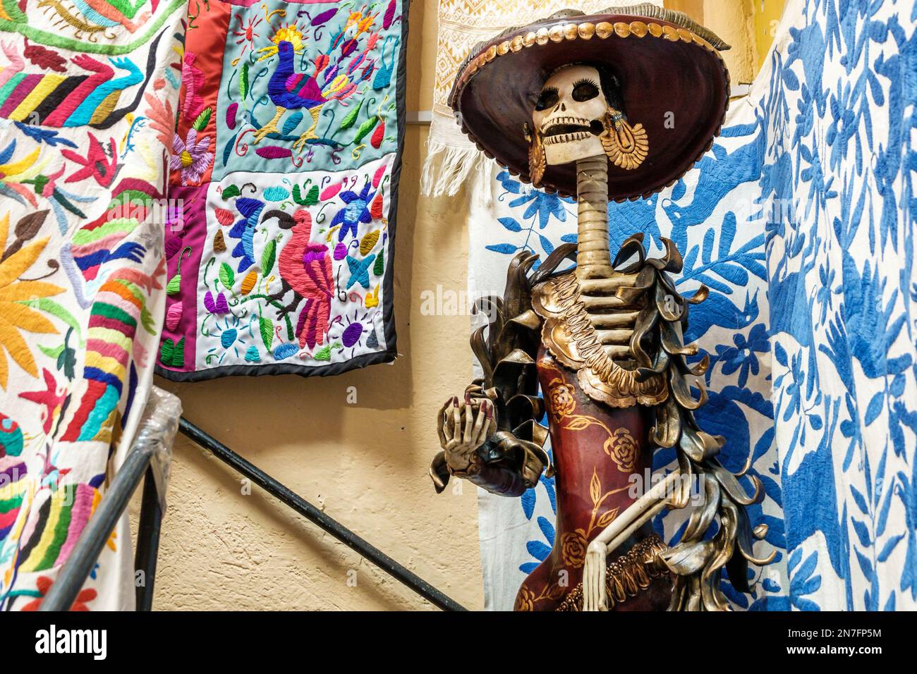 San Miguel de Allende Guanajuato Mexique, Historico Centre historique Zona Centro, Arte Mexicano, textile artisanal Otomi Tenango broderie indigen Banque D'Images