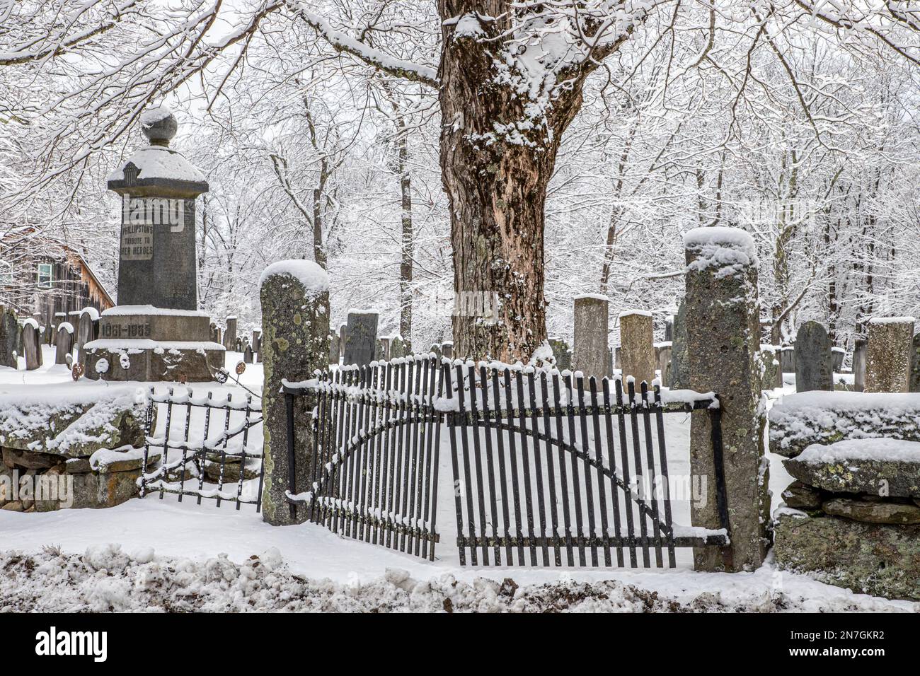 Une tempête d'hiver couvrait tout dans la neige à Phillipston, Massachusetts Banque D'Images