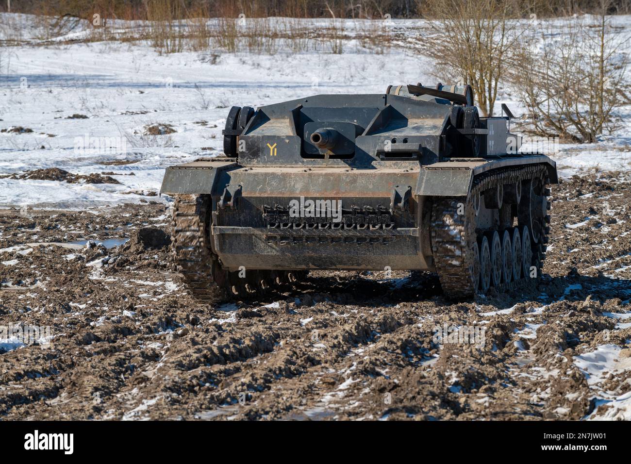 KRASNOE SELO, RUSSIE - 27 MARS 2022 : fusil d'assaut automoteur Sturmgeschütz III (StuG III) au terrain d'entraînement du parc militaire-historique Banque D'Images
