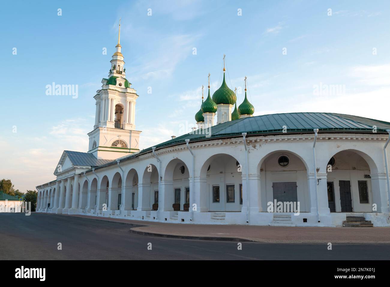 Matin ensoleillé d'août à l'ancienne rangée de négociation. Kostroma, anneau d'or de Russie Banque D'Images