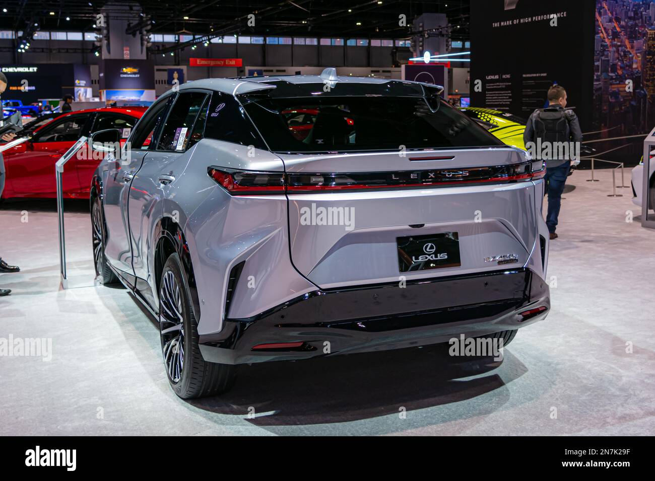 Chicago, il, États-Unis - 9 février 2023 : SUV électrique Lexus RZ au salon de l'auto de Chicago 2023. Banque D'Images