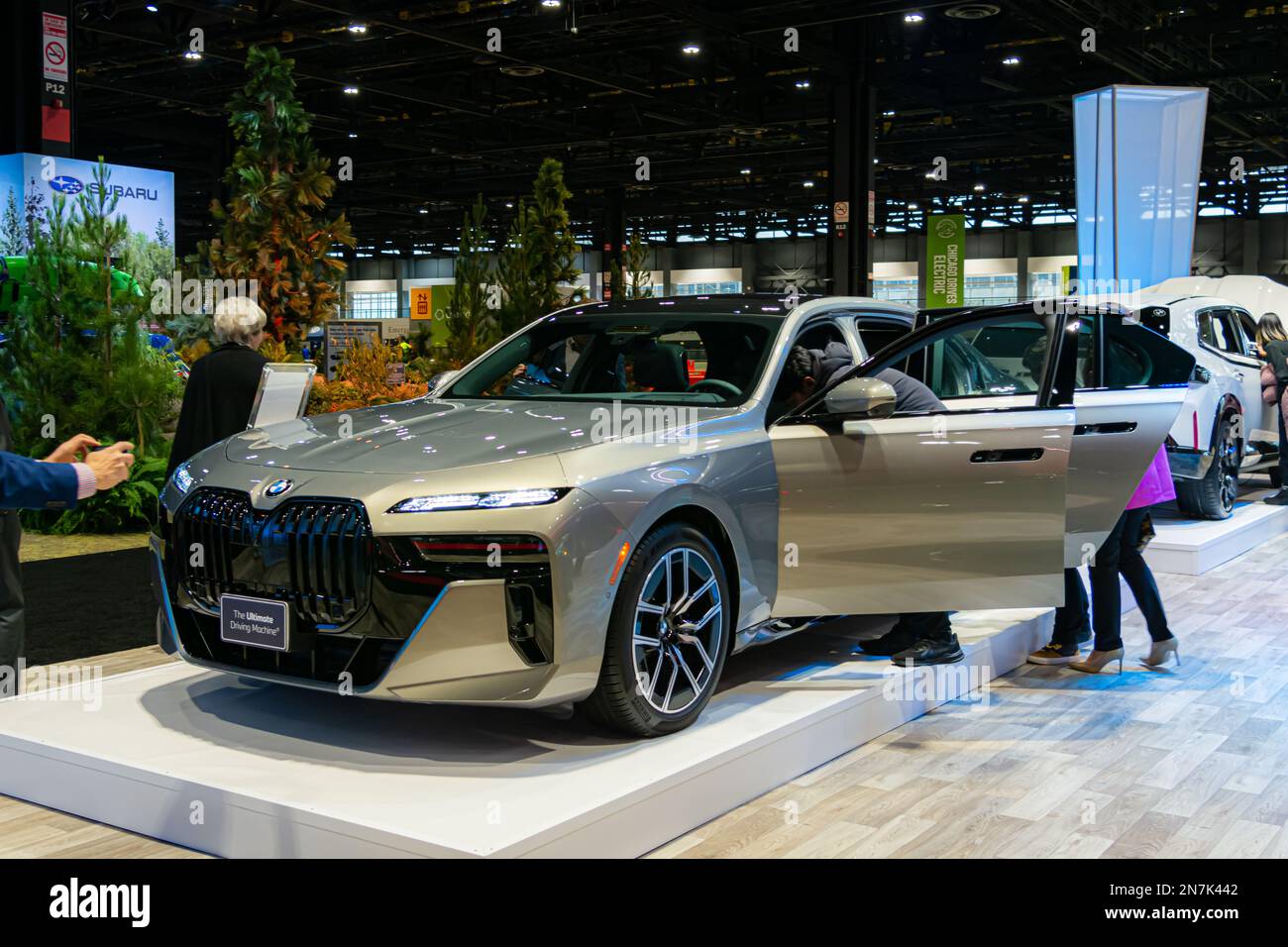 Chicago, il, États-Unis - 9 février 2023 : berline BMW série 7 au salon de l'auto de Chicago 2023. Banque D'Images