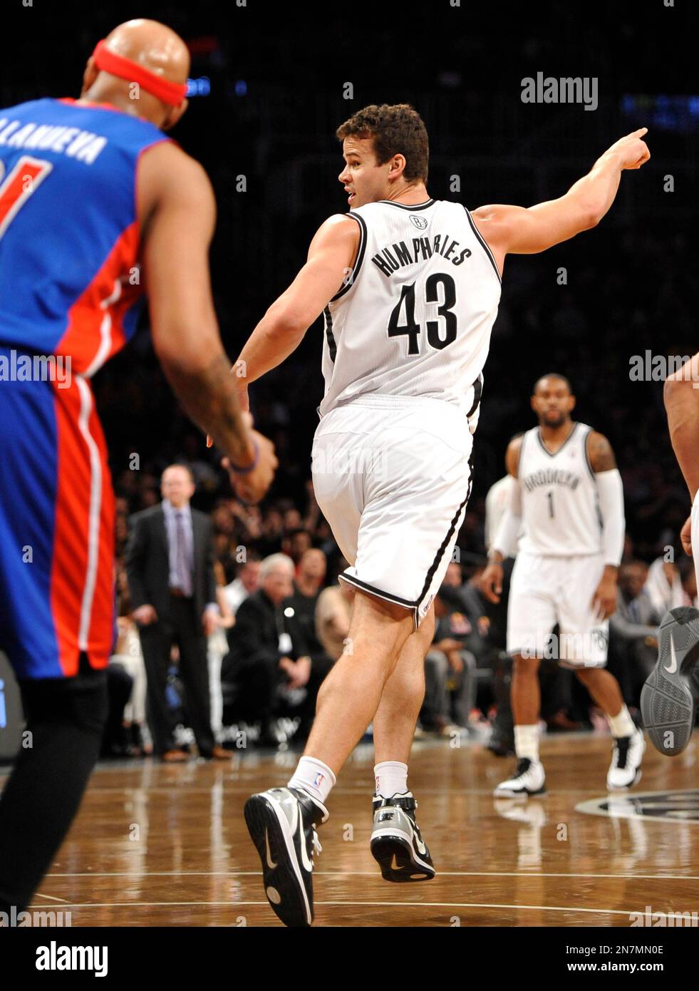 Brooklyn Nets' Kris Humphries (43) celebrates after dunking against the Detroit Pistons' in the first half of an NBA basketball game on Wednesday, April 17, 2013, at Barclays Center in New York. (AP Photo/Kathy Kmonicek) Banque D'Images