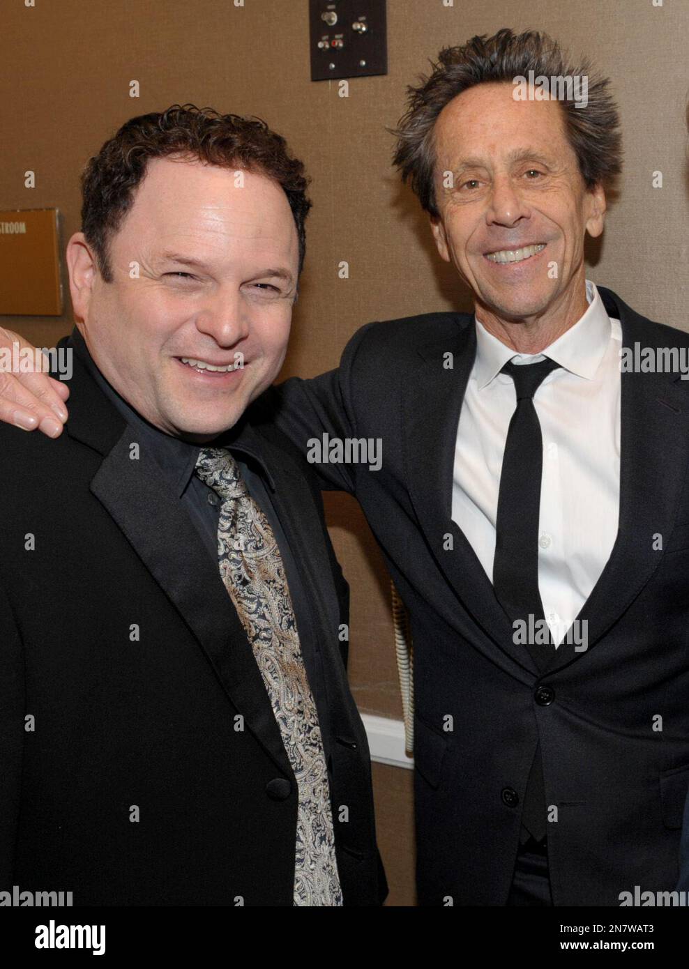 Actor Jason Alexander, left, and producer Brian Grazer poses at the 21st Annual 'A Night at Sardi's' to benefit the Alzheimer's Association at the Beverly Hilton Hotel on Wednesday, March 20, 2013 in Beverly Hills, Calif. (Photo by John Shearer/Invision for Alzheimer's Association/AP Images) Banque D'Images