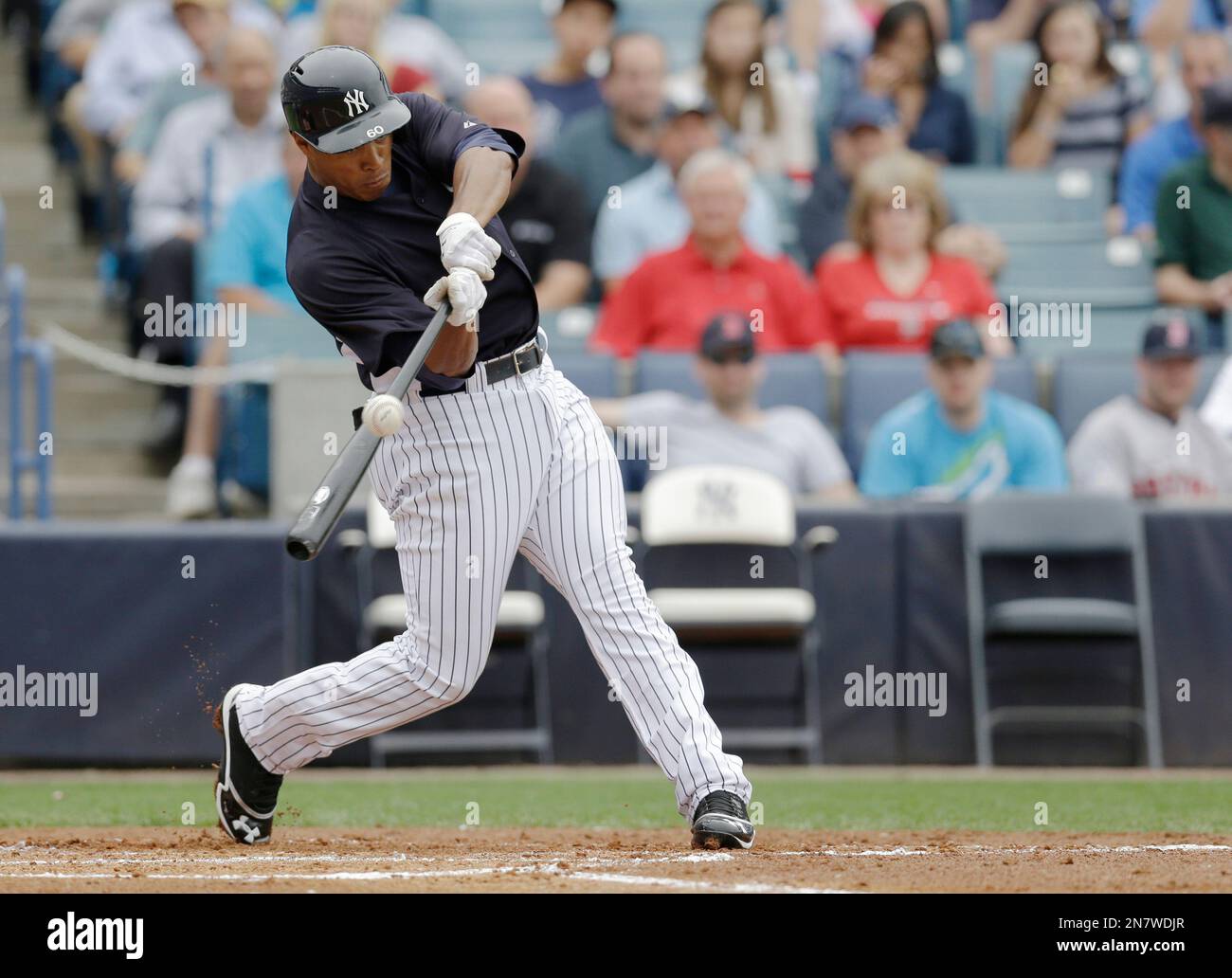 New York Yankees Thomas Neal (60) bats in a spring training baseball game in Tampa, Fla., Wednesday, March 20, 2013. (AP Photo/Kathy Willens) Banque D'Images