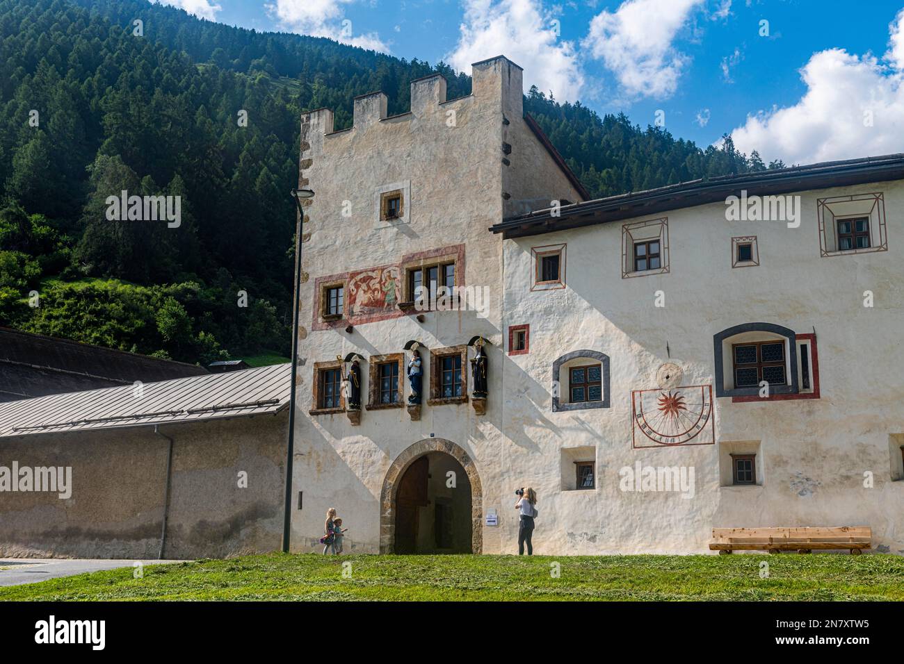 Couvent bénédictin de Saint John à Mustair sur les alpes suisses, patrimoine mondial de l'UNESCO, Suisse Banque D'Images