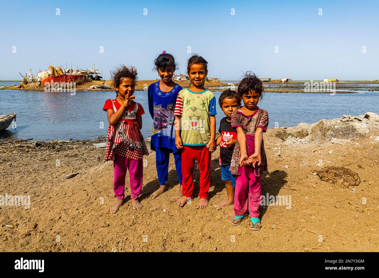 Enfants arabes de Marsh, marais mésopotamiens, Ahwar du sud de l'Irak, site de l'UNESCO, Irak Banque D'Images