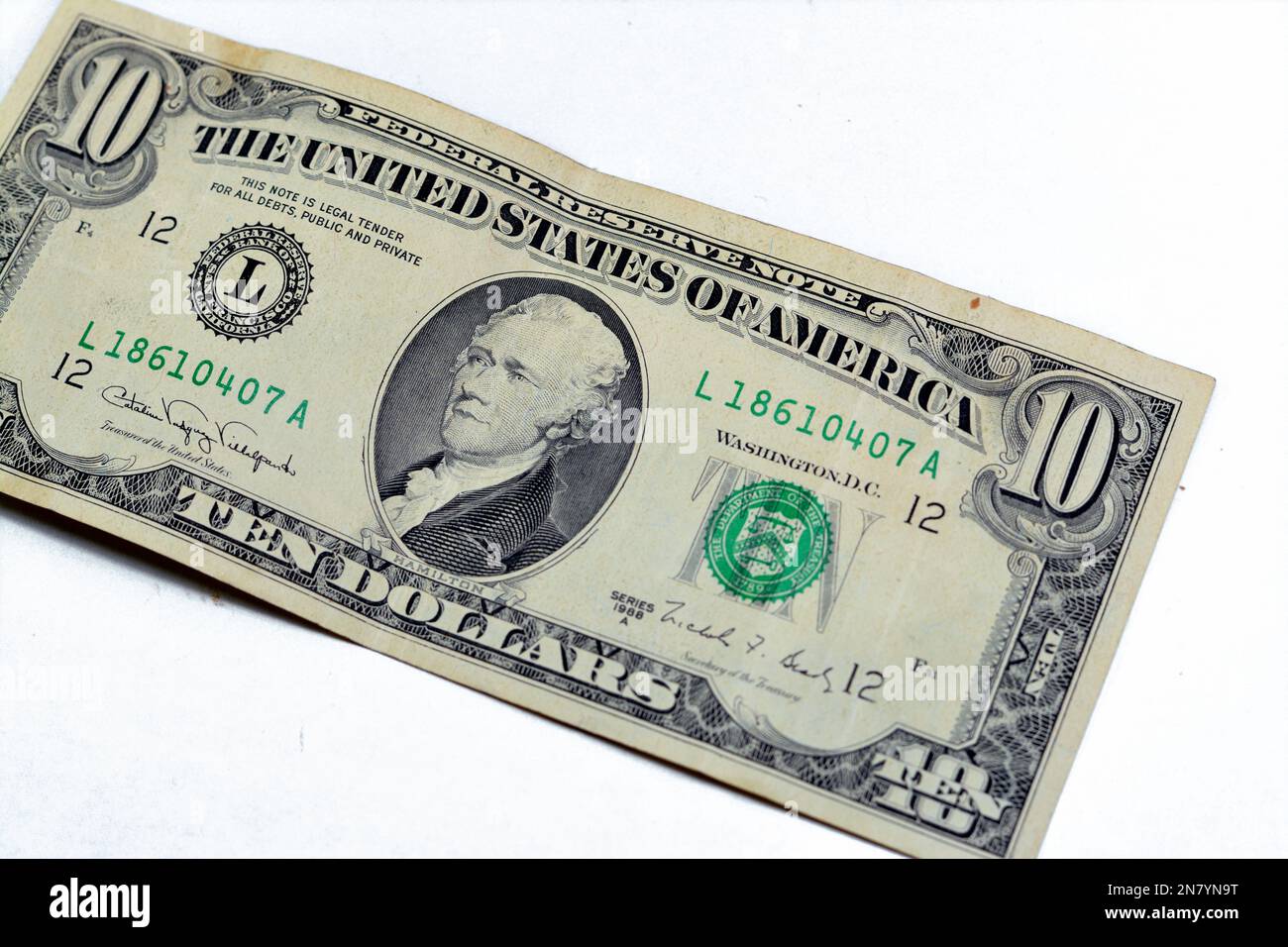 Cote oppose de l ancien 10 dix dollars americains facture serie de billets 1988 presente le portrait d Alexander Hamilton qui a servi comme le premier americain Section Photo Stock Alamy
