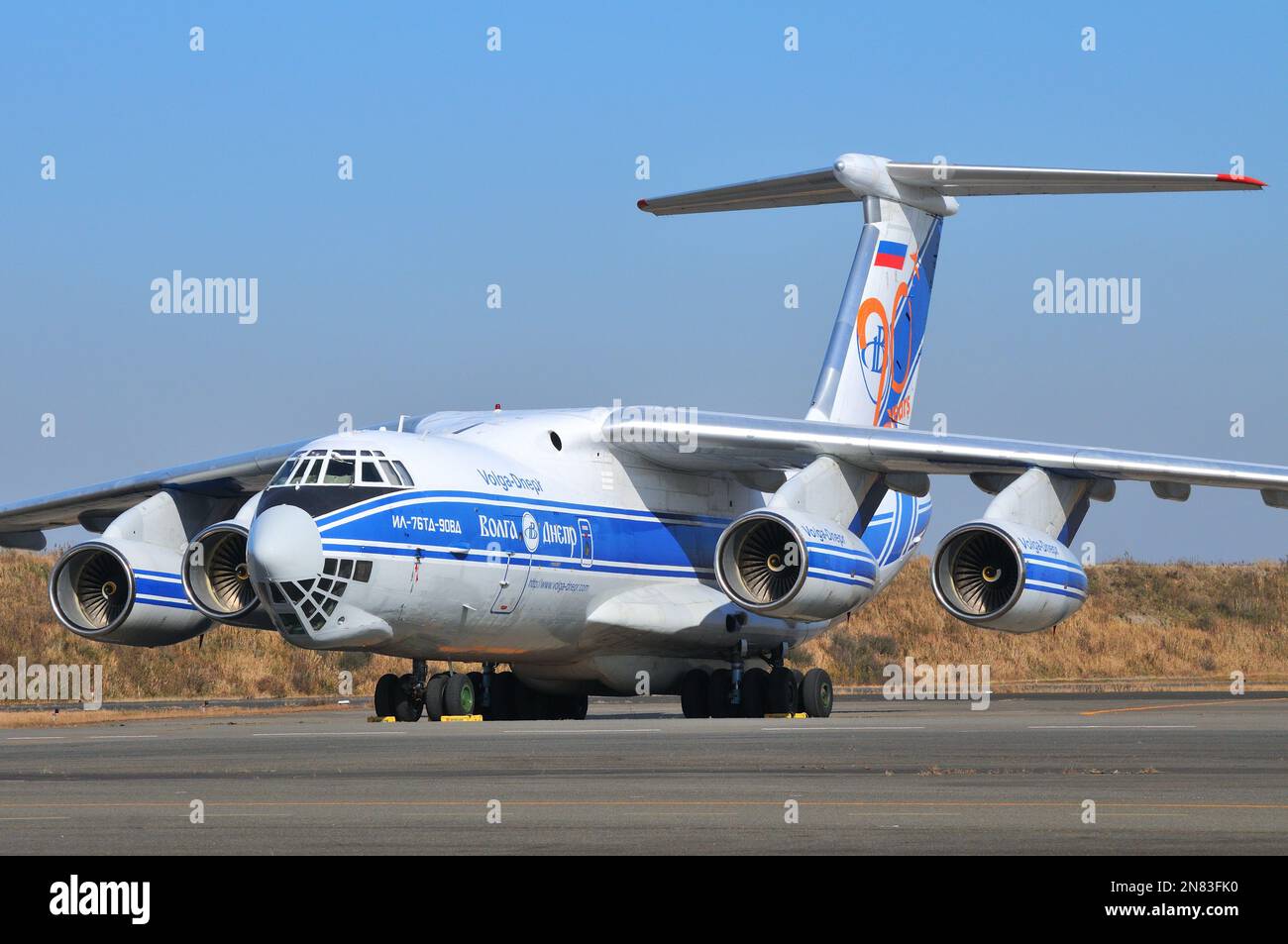 Tokyo, Japon - 01 décembre 2013: Volga-Dnepr Airlines Ilyushin IL76-90VD transporteur aérien stratégique et tactique franc. Banque D'Images