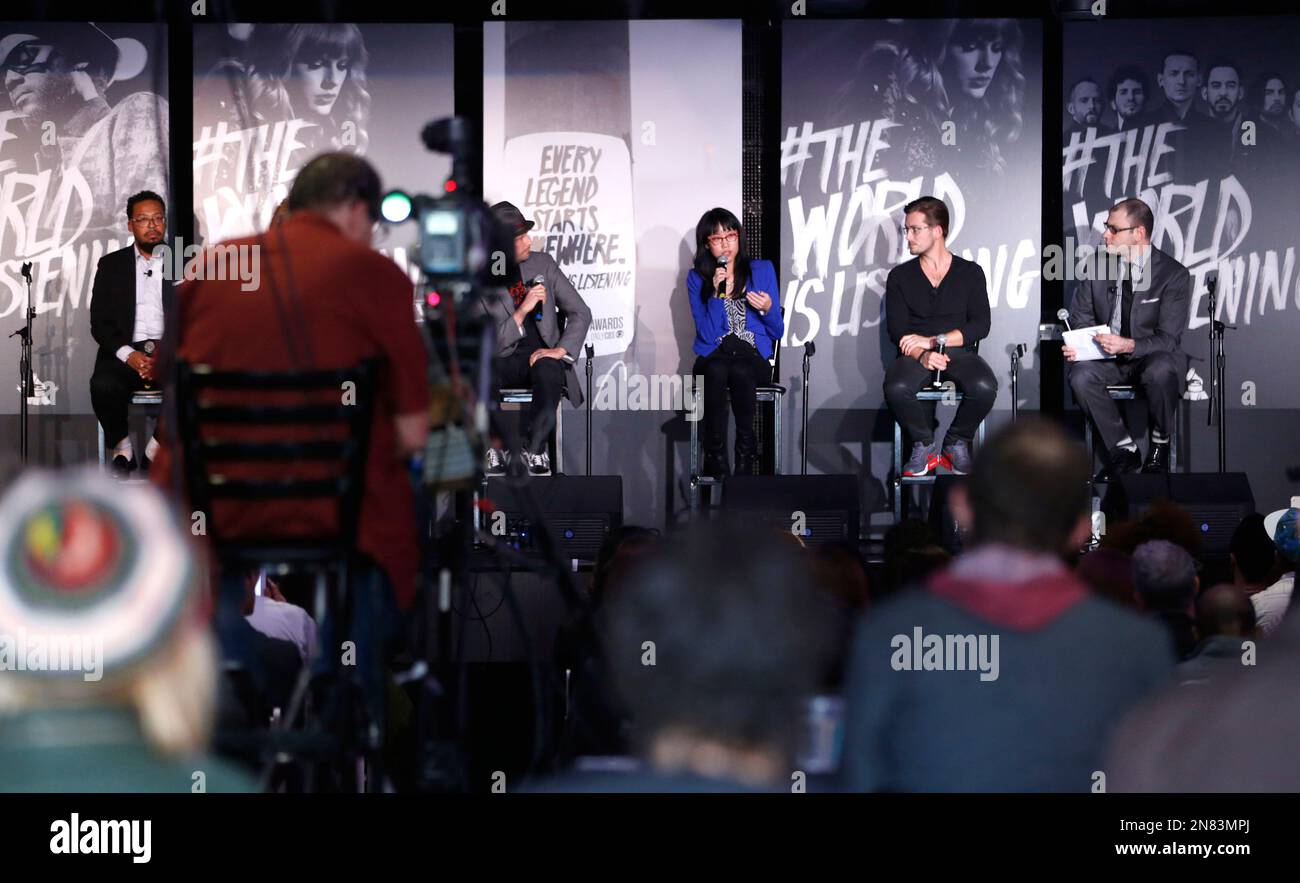 Singer/songwriter and producer Om'Mas Keith, Tionne 'T-Boz' Watkins of TLC, owner of The Roxy Theatre Nic Adler, VP of digital marketing for Roc Nation Dorothy Hui, founder of SoundCloud Alexander Ljung and editorial director of Billboard and moderator Bill Werde attend the 4th Annual Social Media Rock Stars Summit, on Friday, February, 8, 2013 in Los Angeles(Photo by Todd Williamson/Invision for Billboard Magazine/AP Images) Banque D'Images