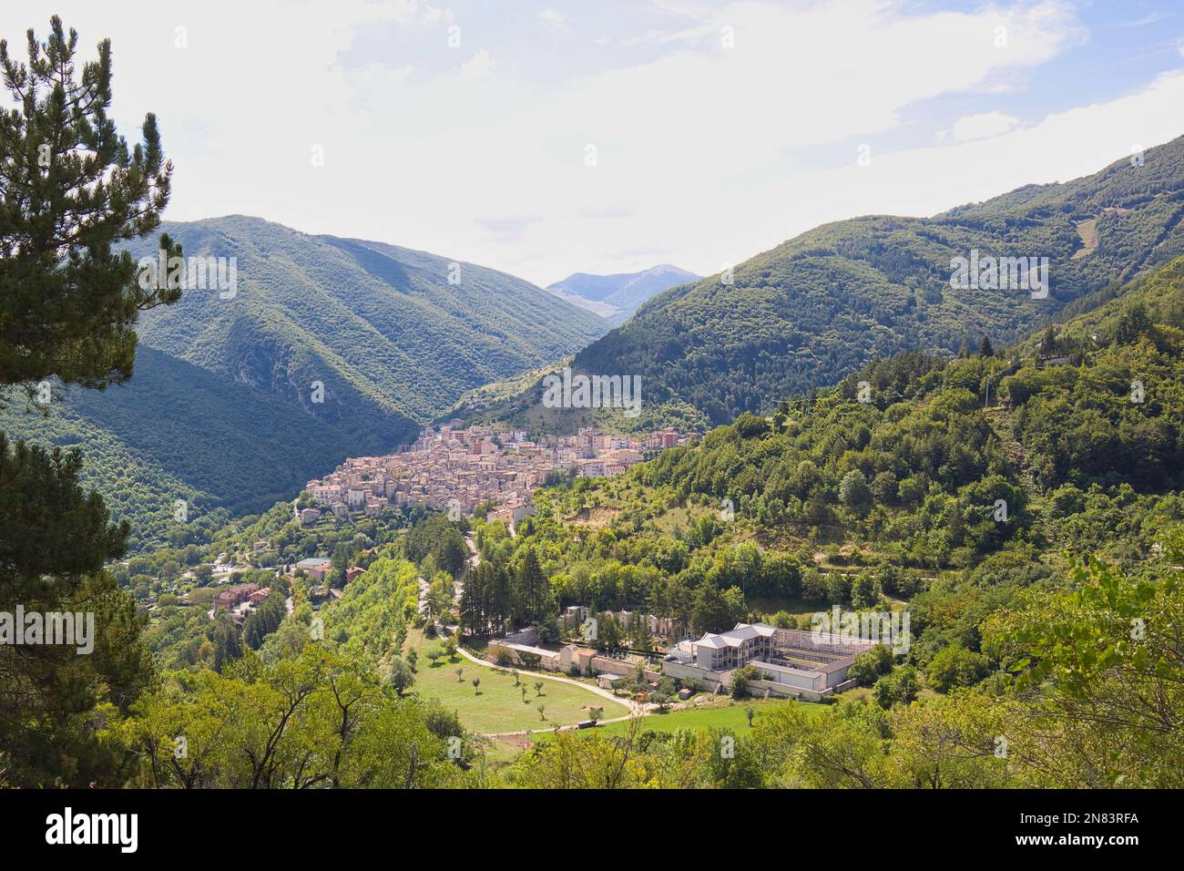 Vue sur la ville de Scanno dans les Abruzzes en Italie. Banque D'Images