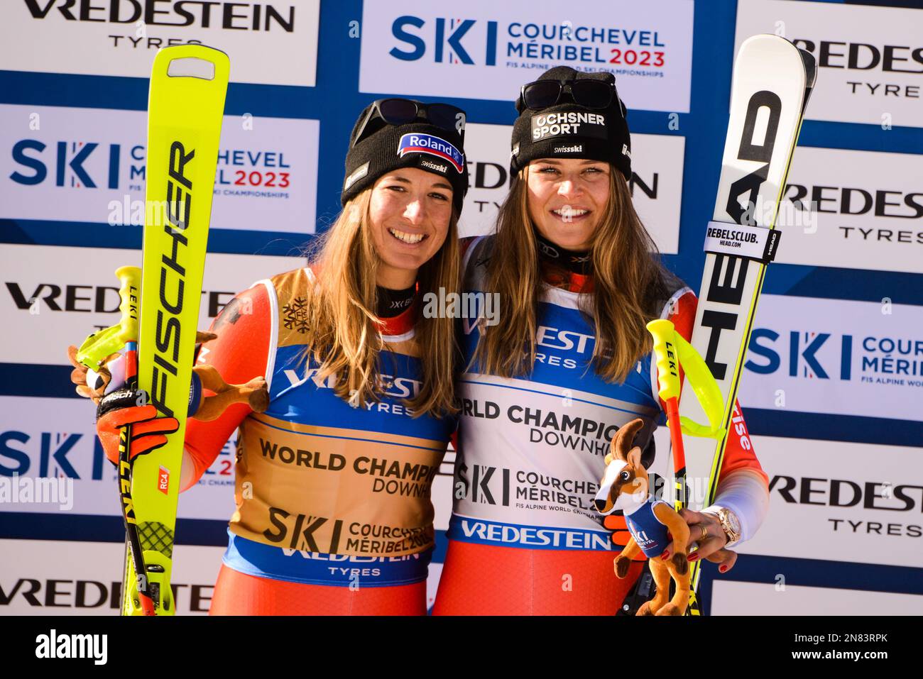 France. 11th févr. 2023. Jasmine Flury de Suisse (à gauche, gagnante) et Corinne Suter de Suisse (3rd places) après la course de ski de descente des femmes à Méribel en France. (Credit image: © Christopher Levy/ZUMA Press Wire) USAGE ÉDITORIAL SEULEMENT! Non destiné À un usage commercial ! Crédit : ZUMA Press, Inc./Alay Live News Banque D'Images