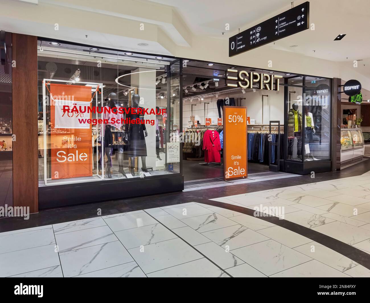 Berlin, Allemagne 2 février 2023 Vue de face d'un magasin dans le centre commercial Gropius Berlin, Allemagne 2 février 2023 Vue de face d'un magasin dans le centre commercial Gropius