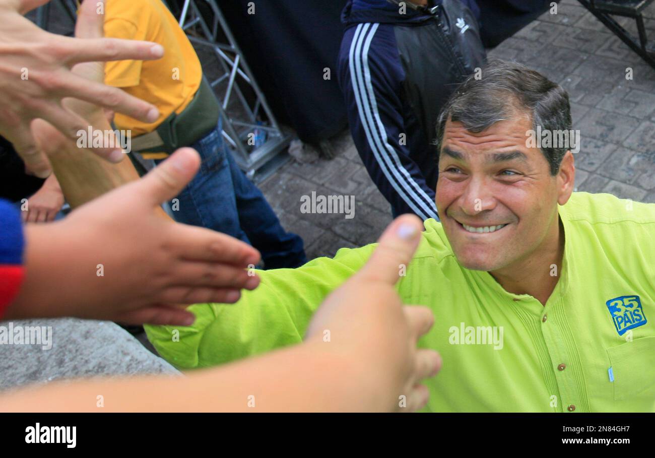 In this Jan. 29, 2013 photo, Ecuador's President Rafael Correa greets supporters during a rally in Quito, Ecuador. Correa, 48, has brought political stability to a traditionally unruly nation that cycled through seven presidents in a decade, from 1997-2007. If re-elected on Sunday, Feb. 17, this four-year term will be his last unless the constitution is changed. (AP Photo/Dolores Ochoa) Banque D'Images