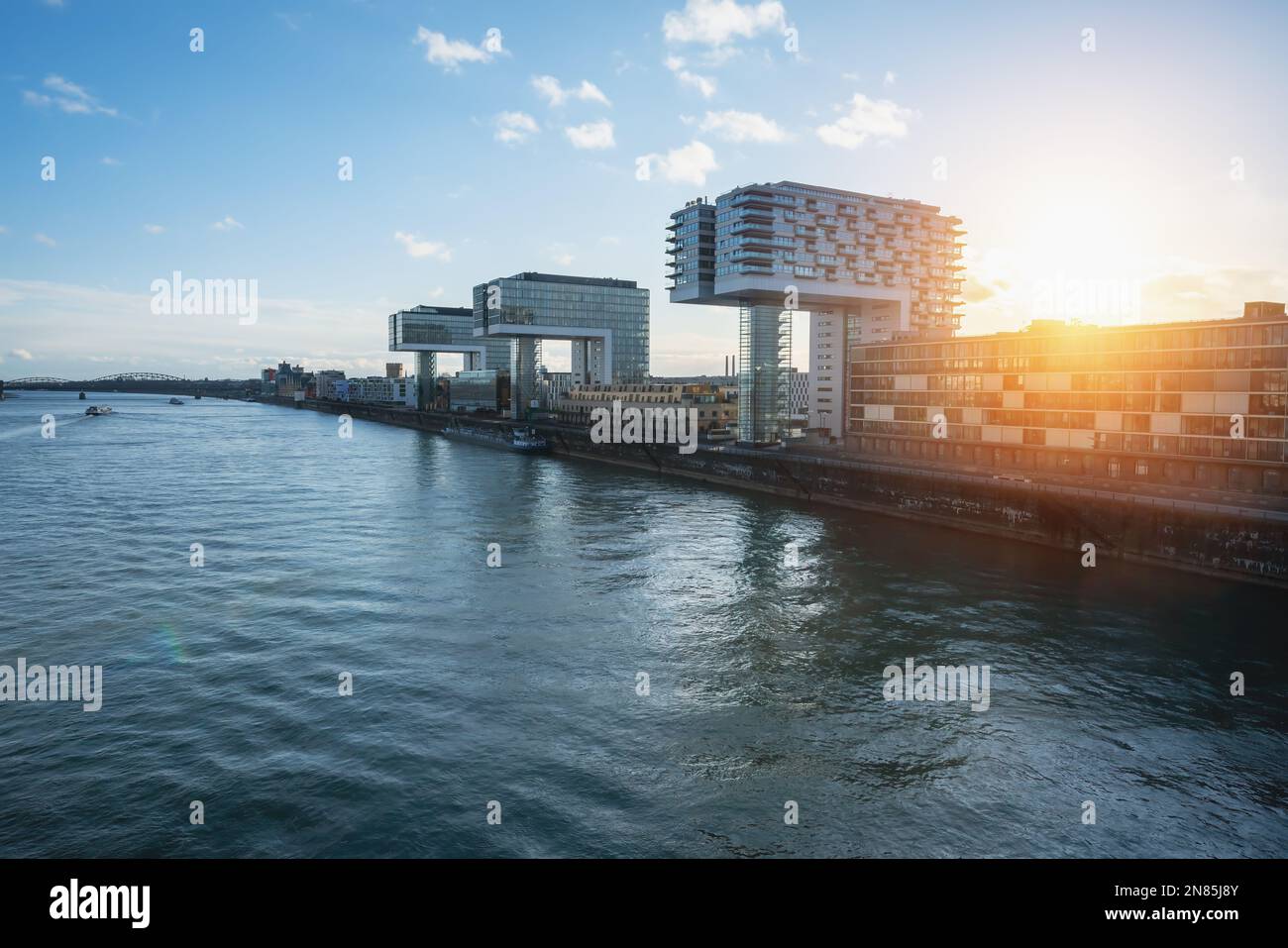 Rheinauhafen Skyline au bord du Rhin avec les bâtiments Kranhaus - Cologne, Allemagne Banque D'Images