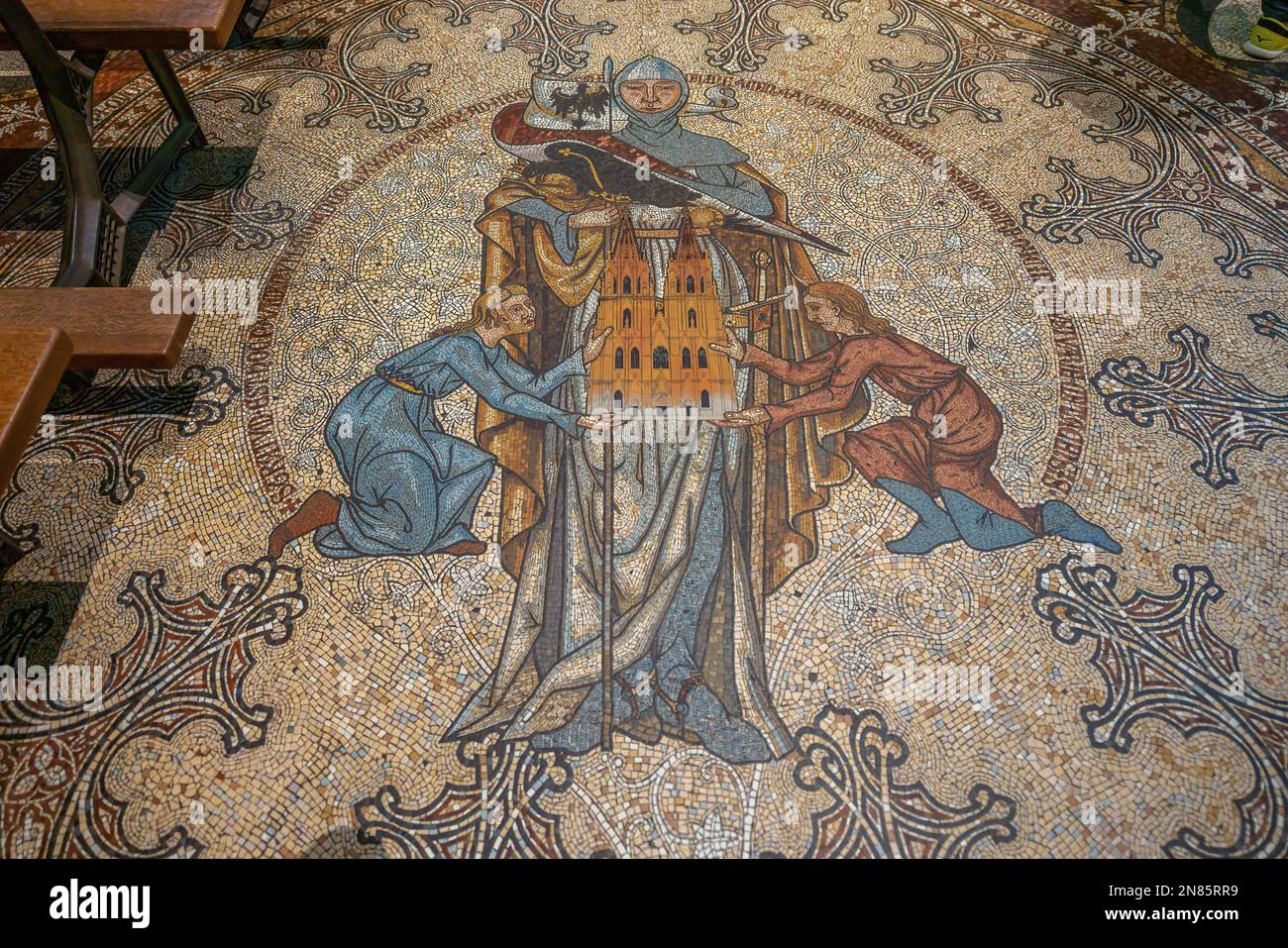 Plancher Mosaïque à la cathédrale de Cologne intérieur avec chevalier en armure et l'aigle prussien - Cologne, Allemagne Banque D'Images