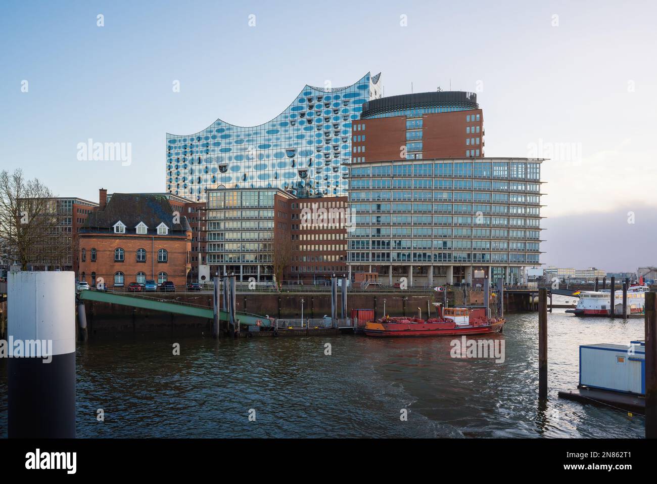 Promenade de l'Elbe et horizon de HafenCity - Hambourg, Allemagne Banque D'Images