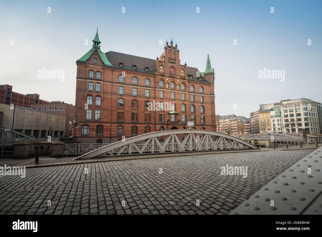 Pont Kannengiesserortbrucke dans le quartier des entrepôts de Speicherstadt - Hambourg, Allemagne Banque D'Images