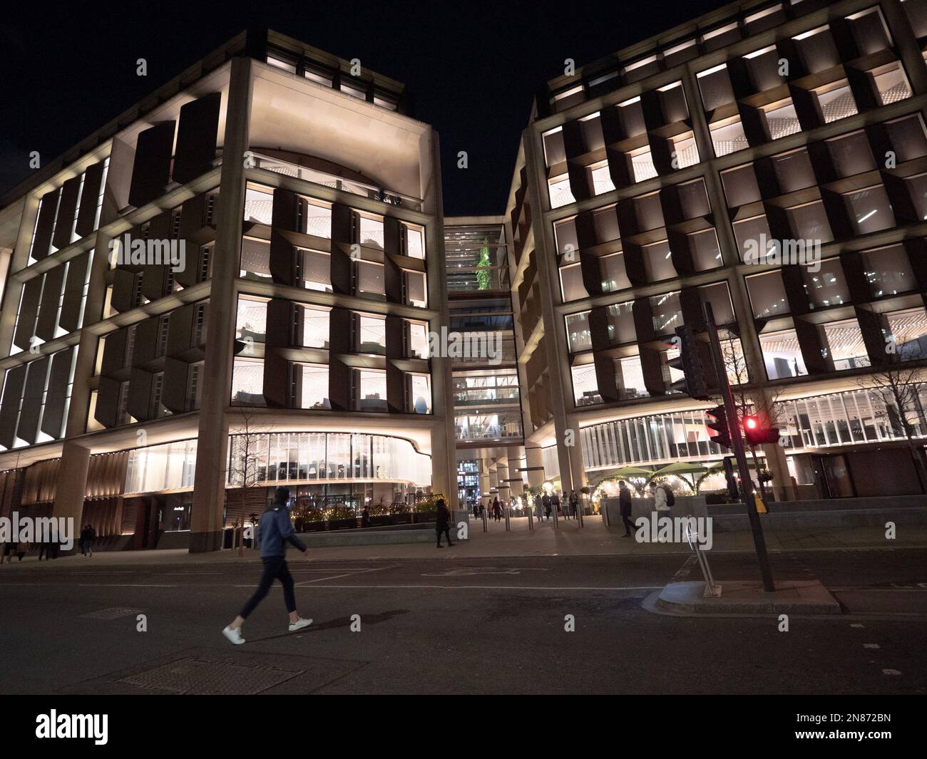 Bloomberg Siège européen à Queen Victoria Street Londres la nuit Banque D'Images