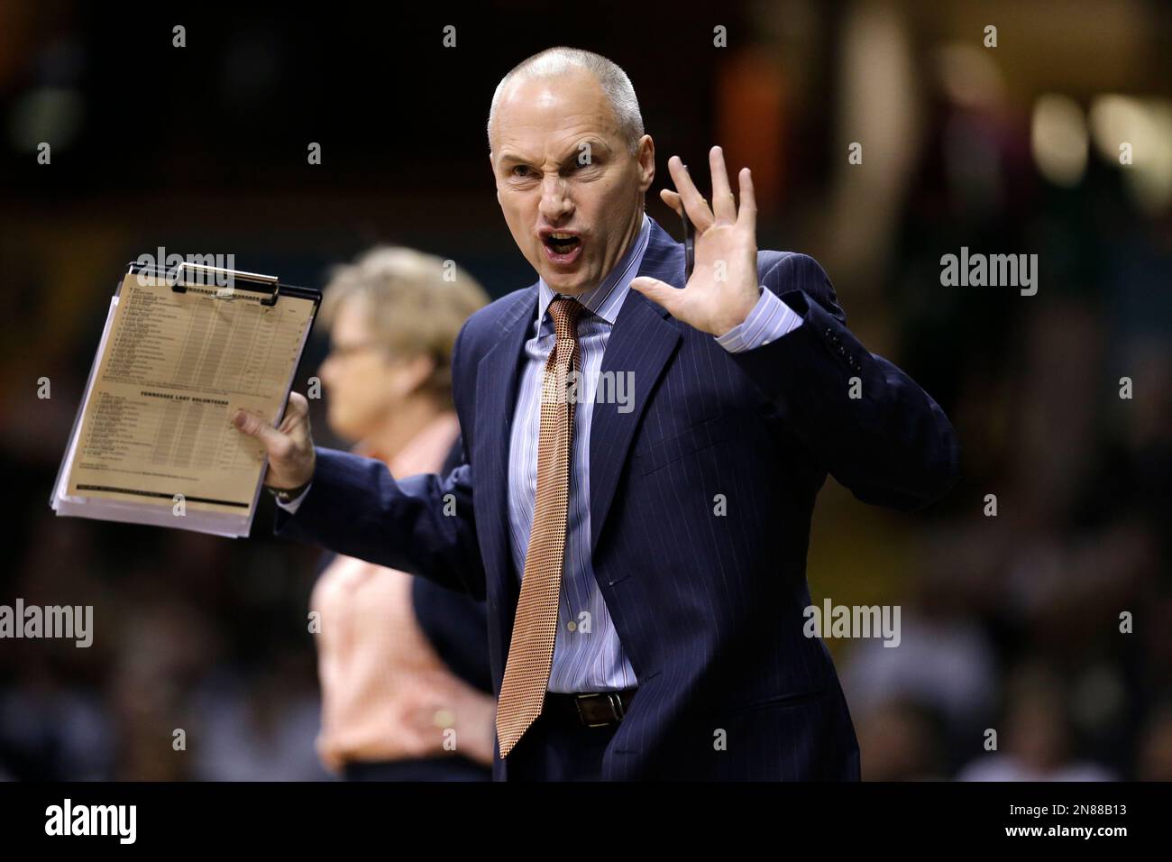 Tennessee assistant coach Dean Lockwood yells to his players in the first half of an NCAA basketball game against Vanderbilt on Thursday, Jan. 24, 2013, in Nashville, Tenn. (AP Photo/Mark Humphrey) Banque D'Images