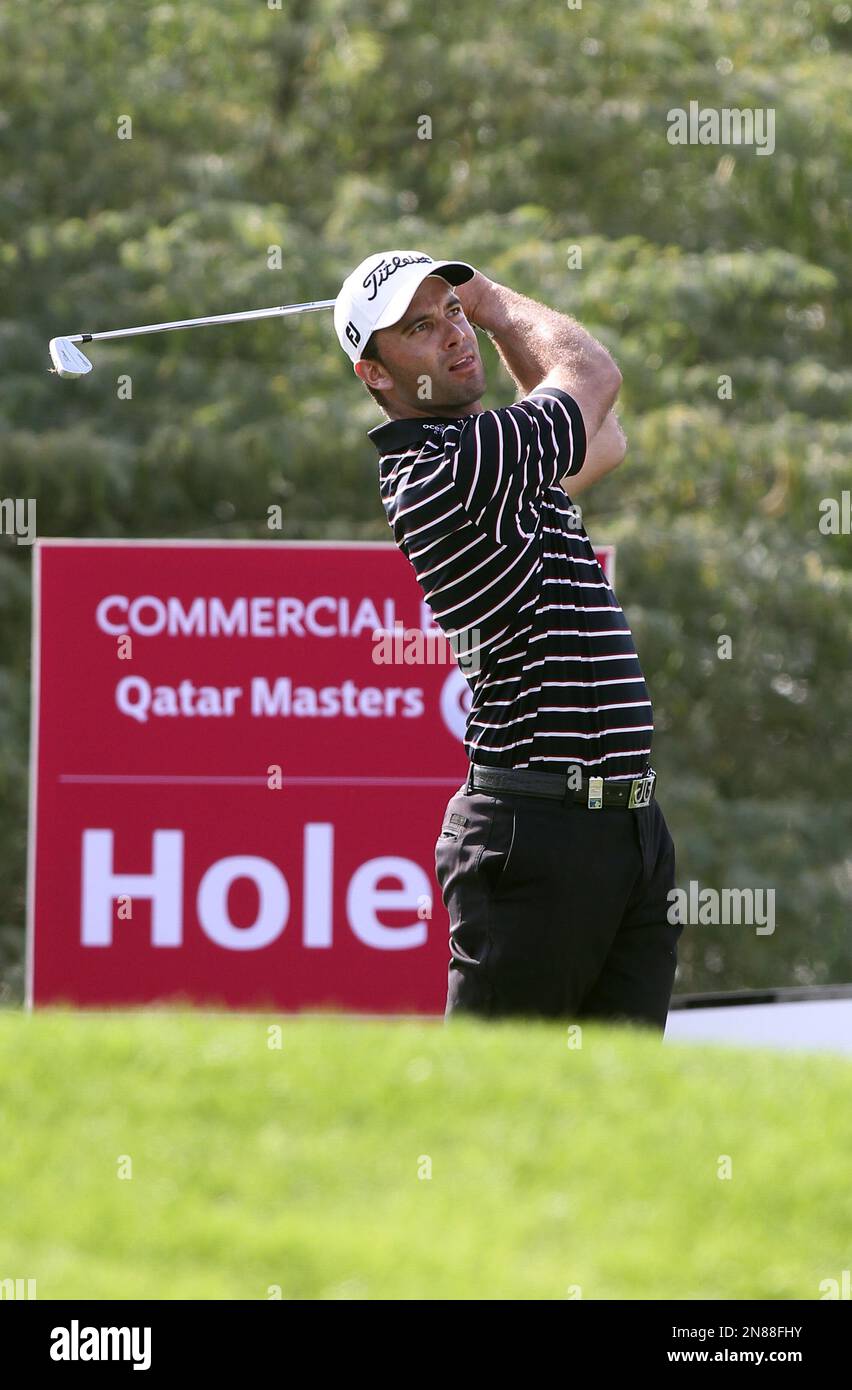 Ricardo Santos of Portugal plays his second shot on the 6 hole during the Second round of the Commercial Bank Qatar Masters held at Doha Golf Club in Qatar, Thursday, Jan. 24, 2013. (AP Photo/Osama Faisal) Banque D'Images