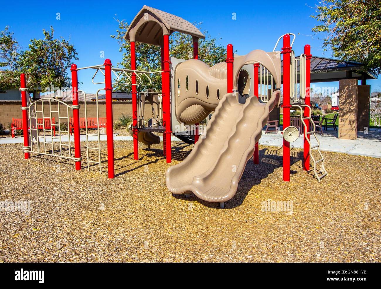 Salle de gym Jungle pour enfants au parc local Banque D'Images