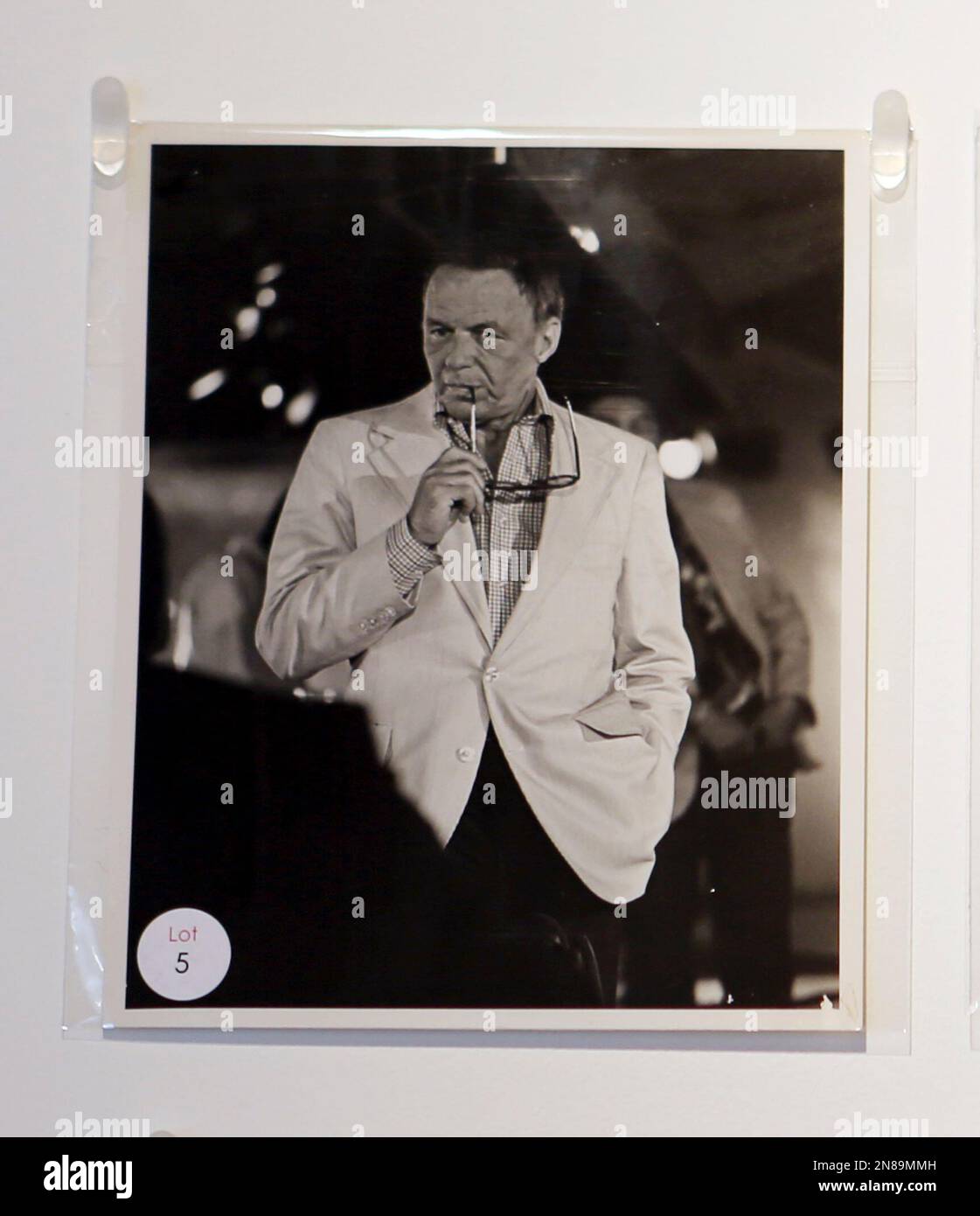This Jan. 16, 2013 image shows a photograph of the late Frank Sinatra, owned by Studio 54 club co-founder Steve Rubell, on display in West Palm Beach, Fla.Memorabilia from the famed 1970s club is hitting the auction block in Florida. The private collection of co-founder Steve Rubell is being sold Saturday in West Palm Beach. (AP Photo/Alan Diaz) Banque D'Images