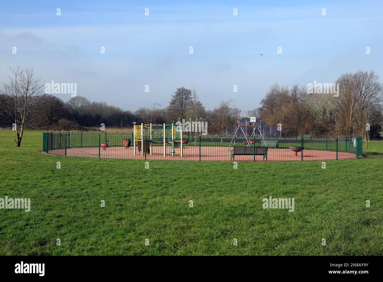 Aire de jeux vide pour enfants, Parc du Sanatorium, Leckwith, Cardiff. Prise en février 2023. hiver. Banque D'Images