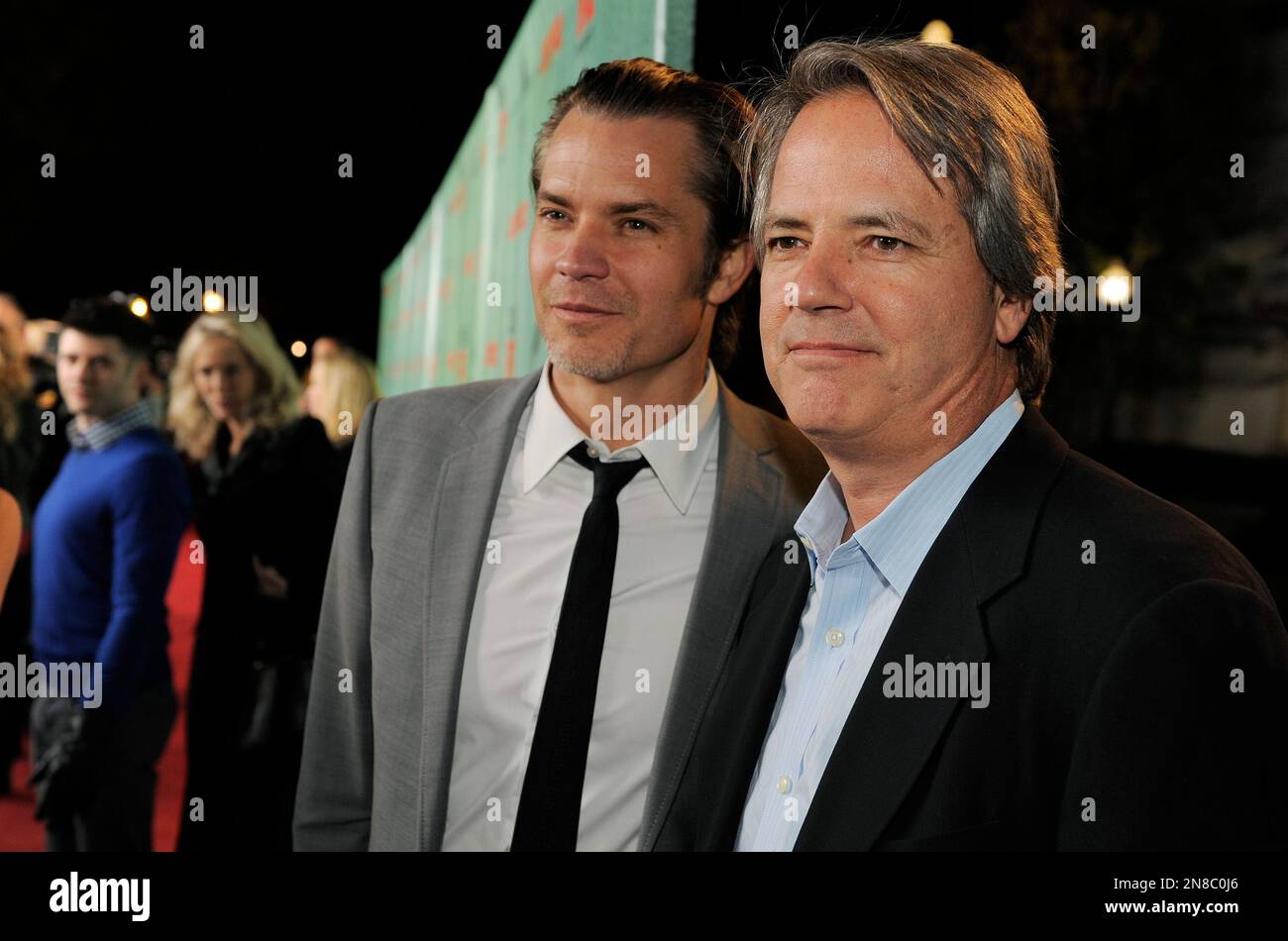 Graham Yost, right, creator and executive producer of the FX series "Justified," poses with cast member Timothy Olyphant at the show's fourth season premiere screening at Paramount Theatre on Saturday, Jan. 5, 2013, in Los Angeles. (Photo by Chris Pizzello/Invision/AP) Banque D'Images