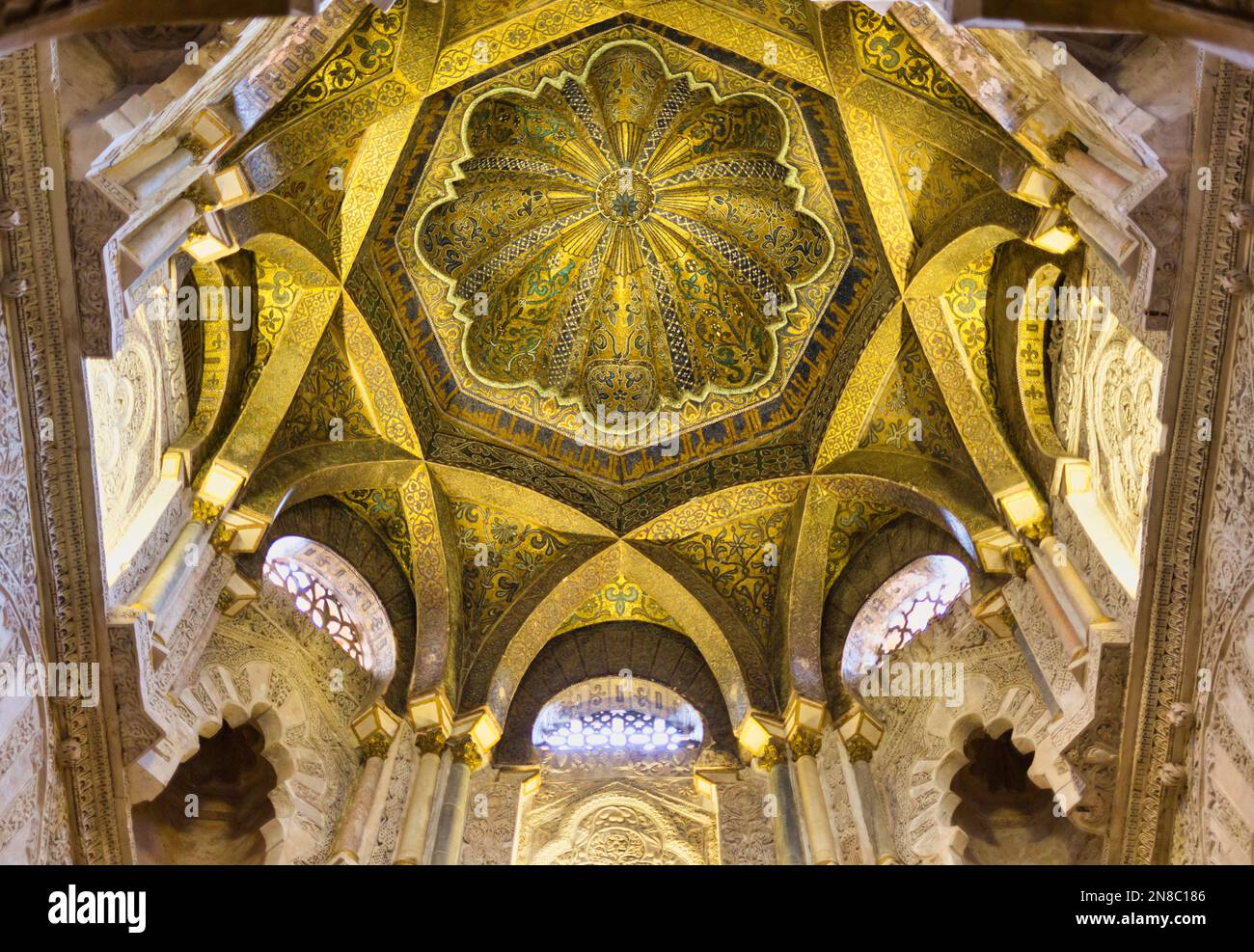Intérieur de la Grande Mosquée de Cordoue ou la Mezquita, Cordoue, province de Cordoue, Andalousie, sud de l'Espagne. Dôme du mihrab. Le centre historique Banque D'Images