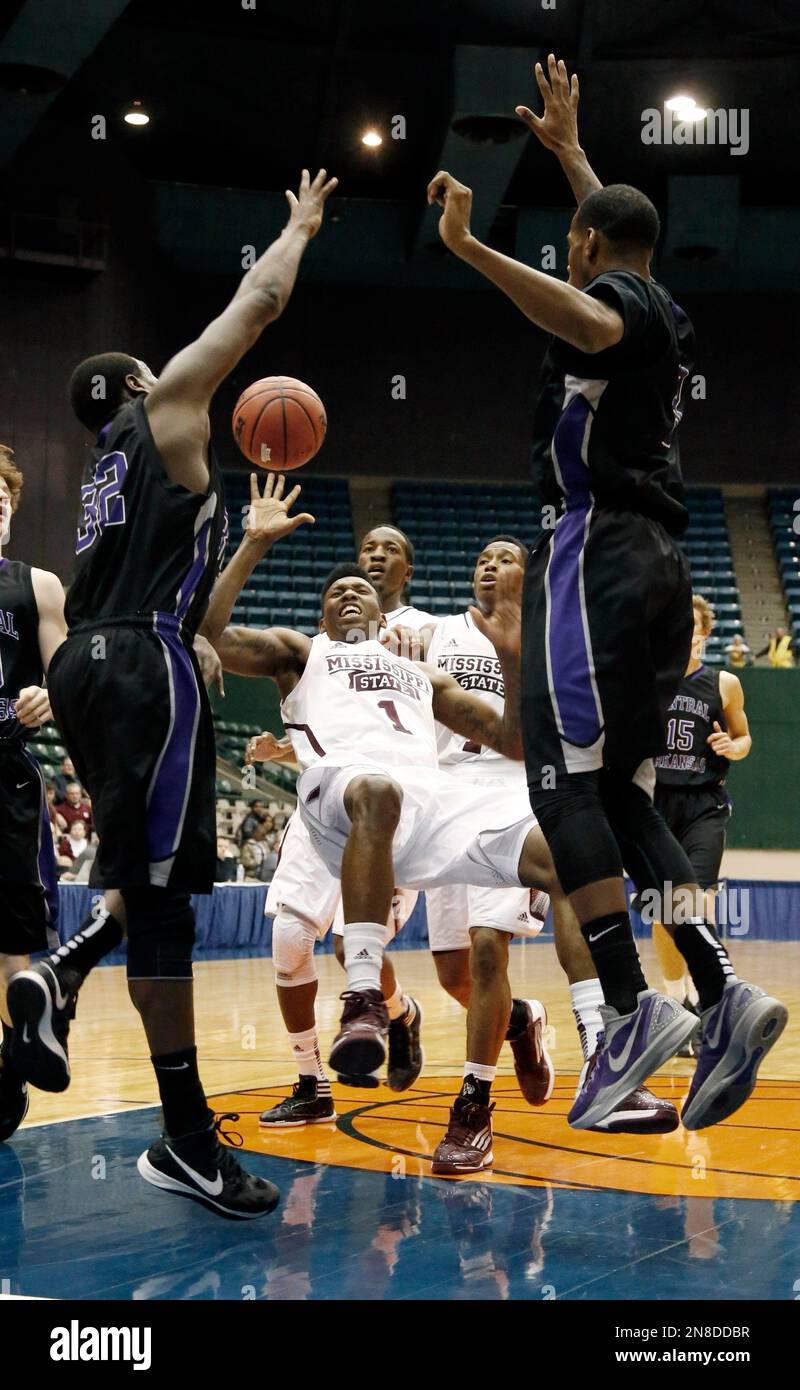 Mississippi State guard Fred Thomas (1) grimaces as he looses his