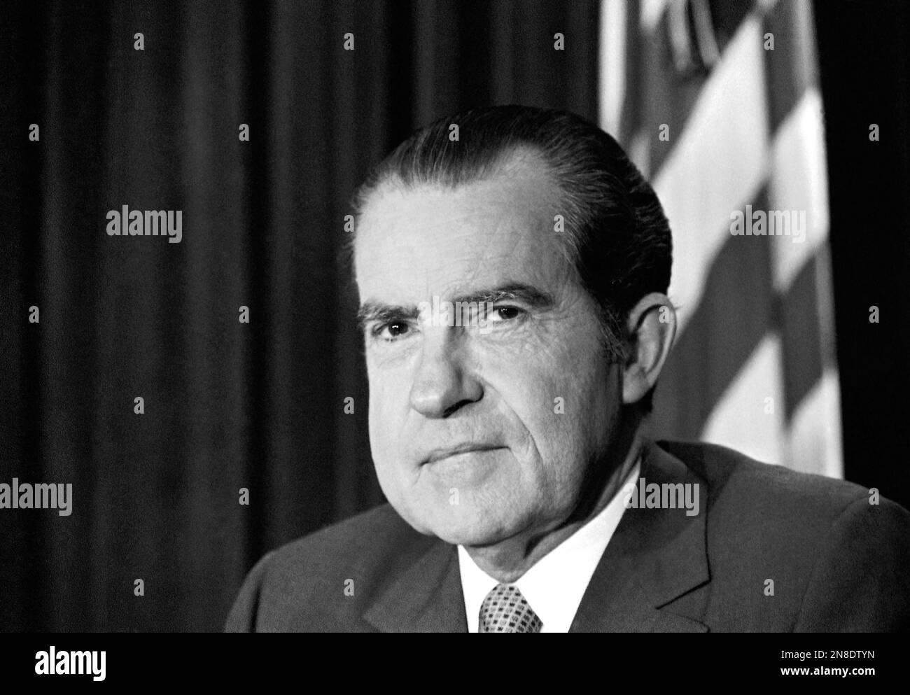 President Richard Nixon sits in his White House office after delivering a nationwide address in Washington, May 8, 1972. Nixon announced North Vietnamese ports will be mined while at the same time rail and other lines of supply will be cut off as naval and air strikes continue. (AP Photo/Charles Harrity) Banque D'Images