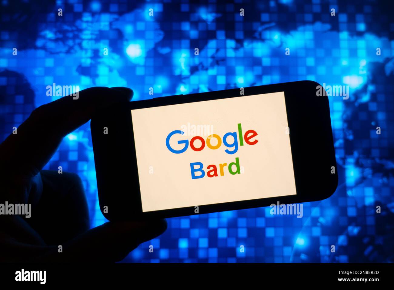 Composite numérique du logo de Google Bard ai chatbot sur l'écran du téléphone Banque D'Images