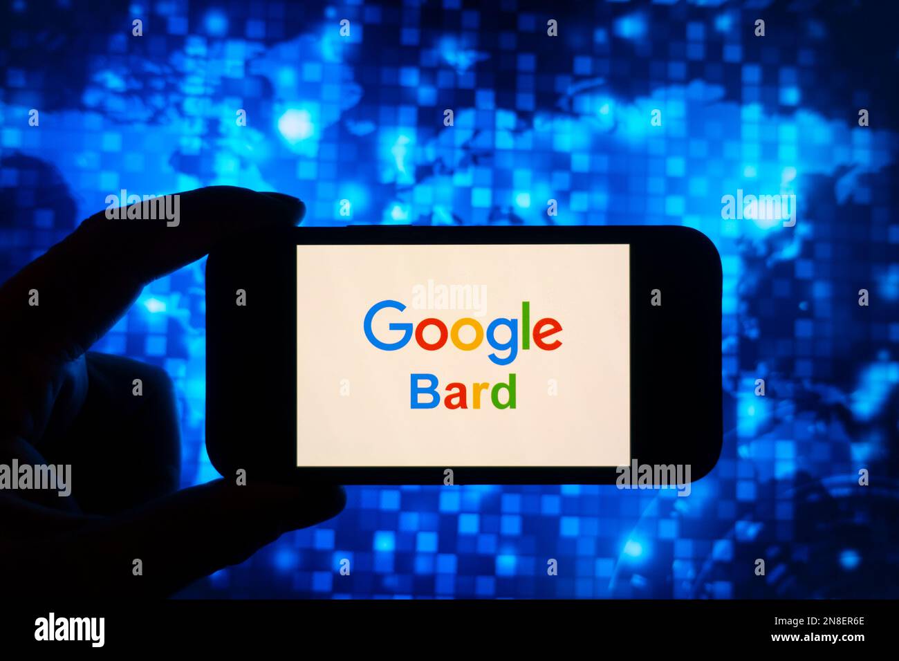 Composite numérique du logo de Google Bard ai chatbot sur l'écran du téléphone Banque D'Images