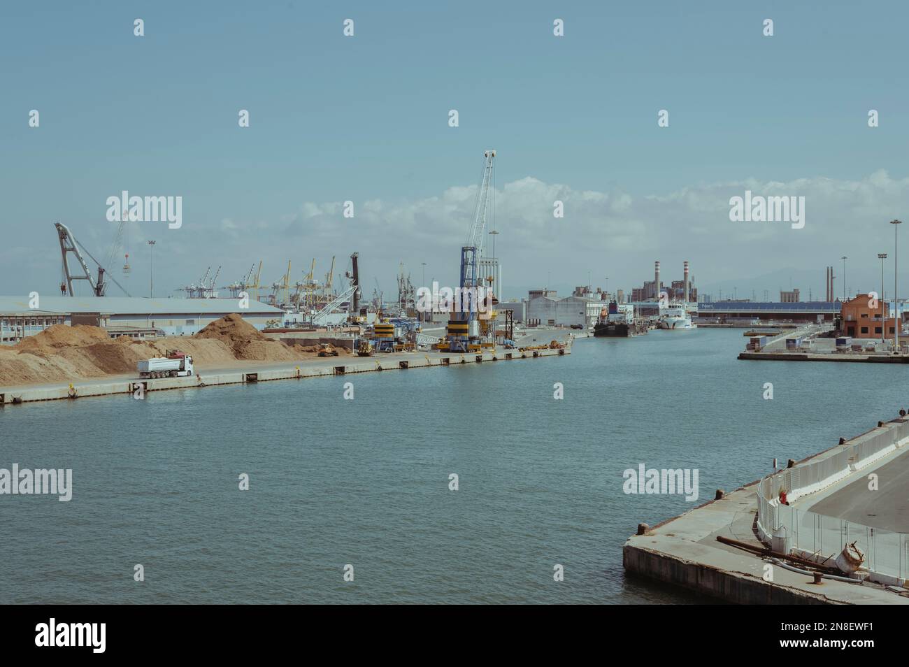 Livourne, Toscane (Italie). Images du port de Livourne pendant une journée de travail Banque D'Images