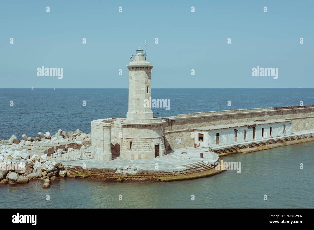 Livourne, Toscane (Italie). Images du port de Livourne pendant une journée de travail Banque D'Images