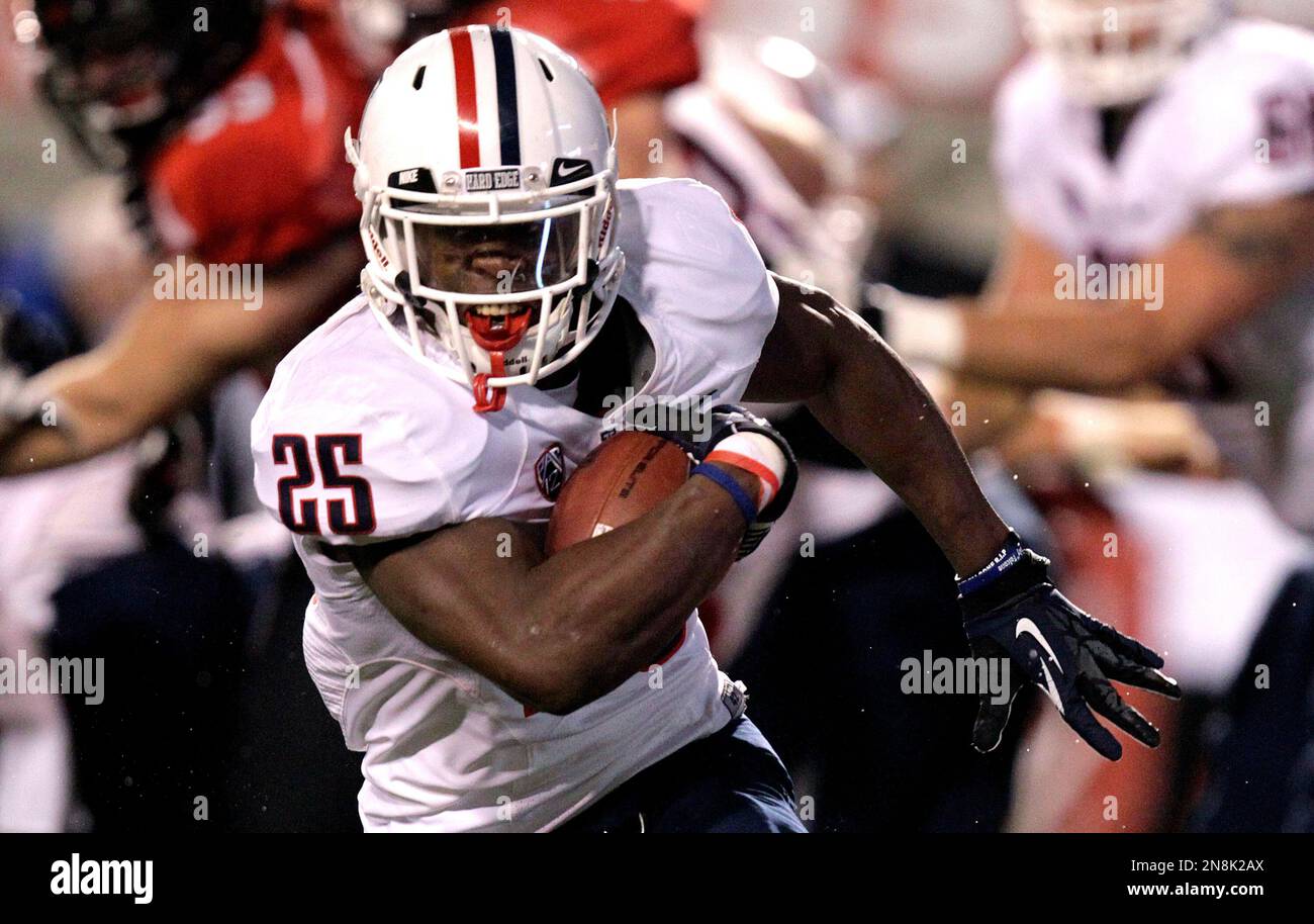 Arizona running back Ka'Deem Carey (25) carries the ball during the first quarter of an NCAA college football against Utah, Saturday, Nov. 17, 2012, in Salt Lake City. (AP Photo/Rick Bowmer) Banque D'Images