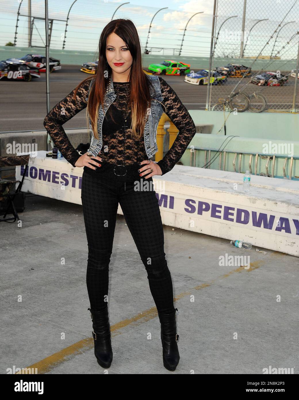 Chelsea Bain appears prior to the start of the NASCAR Nationwide Series Ford EcoBoost 300 at Homestead-Miami Speedway on November 17, 2012 in Homestead, Florida.(Photo by Jeff Daly/Invision/AP) Banque D'Images