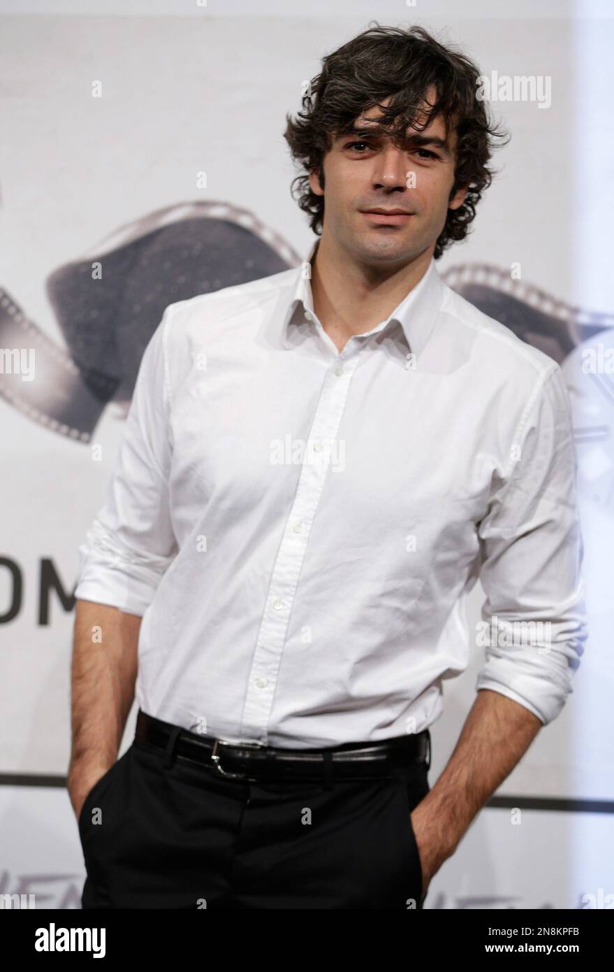 Actor Luca Argentero poses during the photo call of the movie "E la chiamano estate" (And They Call it Summer) at the 7th edition of the Rome International Film Festival in Rome, Wednesday, Nov. 14, 2012. (AP Photo/Andrew Medichini) Banque D'Images