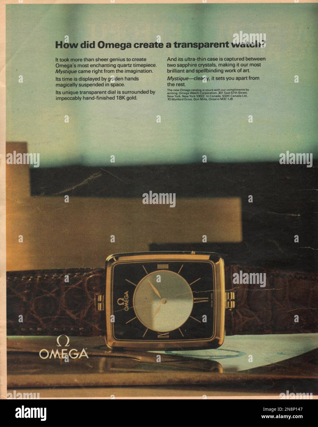 Omega quartz Watch Omega Mystique Omega 18k Gold magazine annonce 1981, papier annonce le New York Times magazine Banque D'Images