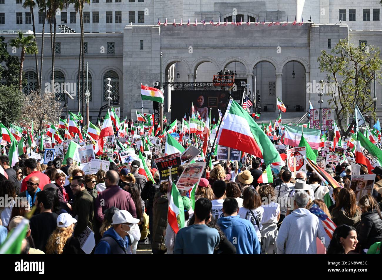 Los Angeles, États-Unis. 11th févr. 2023. Des milliers de personnes se sont rassemblées pour protester contre un changement de régime en Iran lors d'un rassemblement devant l'hôtel de ville de Los Angeles samedi à Los Angeles, aux États-Unis. Crédit: Linova Photography/Alamy Live News. Banque D'Images