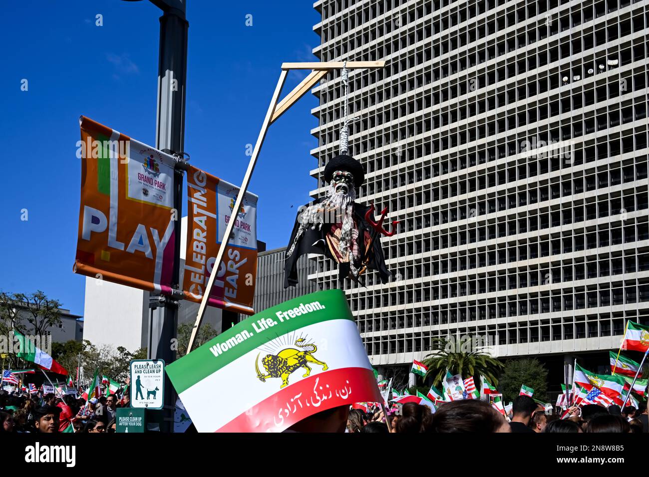 Los Angeles, États-Unis. 11th févr. 2023. Des milliers de personnes se sont rassemblées pour protester contre un changement de régime en Iran lors d'un rassemblement devant l'hôtel de ville de Los Angeles samedi à Los Angeles, aux États-Unis. Crédit: Linova Photography/Alamy Live News. Banque D'Images