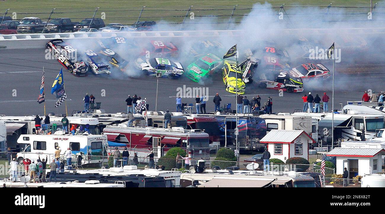 Tony Stewart (14) gets turned upside down as the big one collects Kevin Harvick (29), Michael Waltrip (55), Marcos Ambrose (9), Sam Hornish Jr. (22), Aric Almirola (43), Casey Mears (13), David Ragan (34), Dale Earnhardt Jr. (88), Paul Menard (27), Jimmie Johnson (48), Regan Smith (78), Clint Boyer (15), Kasey Kahne (5), Jeff Burton (31), Terry Labonte (32), Dave Blaney (36), Greg Biffle (16) on the last lap of the Good Sam 500 in a NASCAR Sprint Cup auto race on Sunday, Oct. 7, 2012, in Talladega, Ala. (AP Photo/ Butch Dill) Banque D'Images