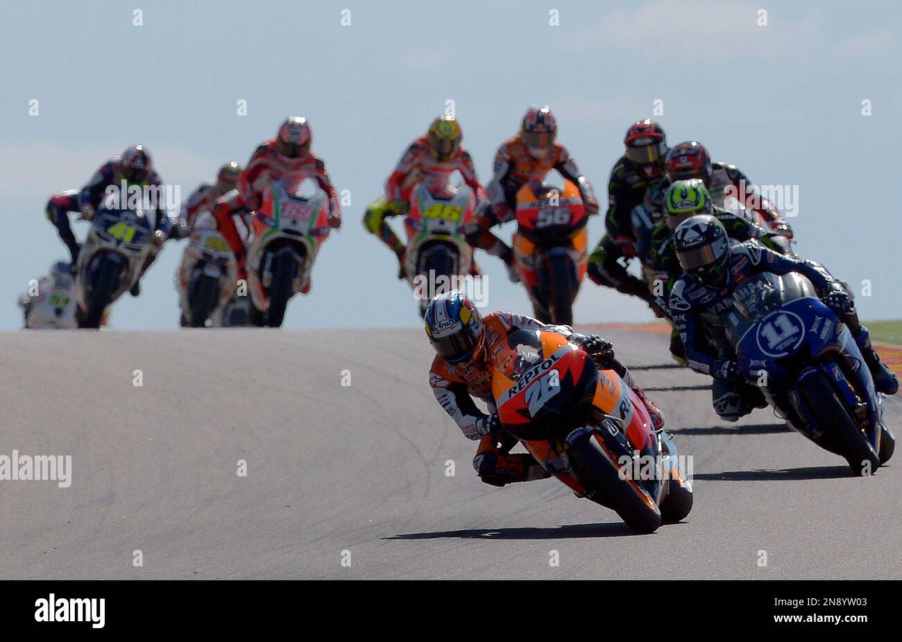 Dani Pedrosa of Spain, center right, on his way to winning the Aragon MotoGP Grand Prix at the Motorland racetrack in Alcaniz, Spain, Sunday, Sept. 30, 2012. (AP Photo/Manu Fernandez) Banque D'Images