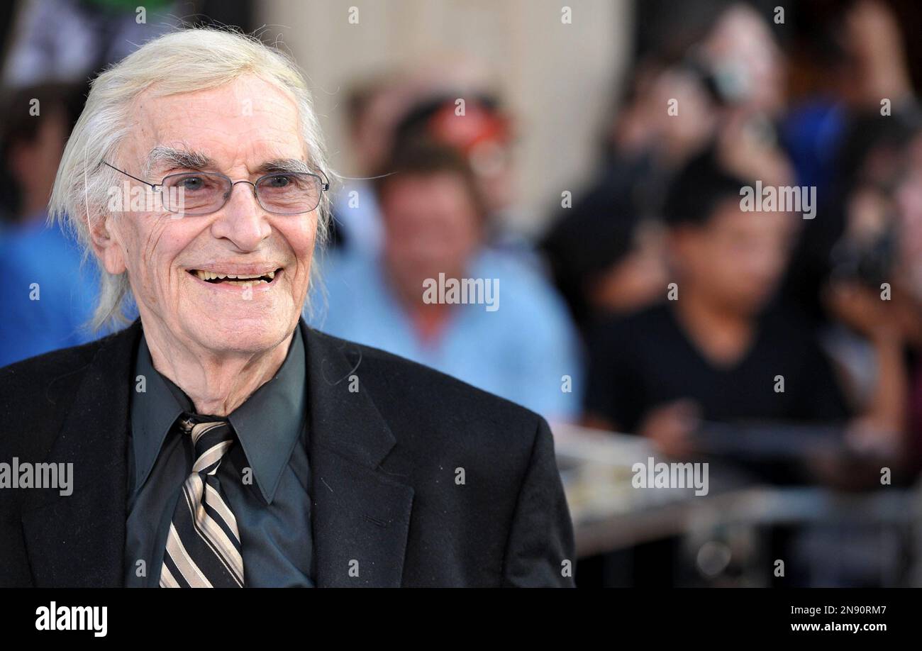 Actor Martin Landau attends the LA premiere of "Frankenweenie" at the El Capitan Theatre on Monday, Sept. 24, 2012, in Los Angeles. "Frankenweenie" is a stop-motion animated film, filmed in black and white and rendered in 3D. (Photo by John Shearer/Invision/AP) Banque D'Images