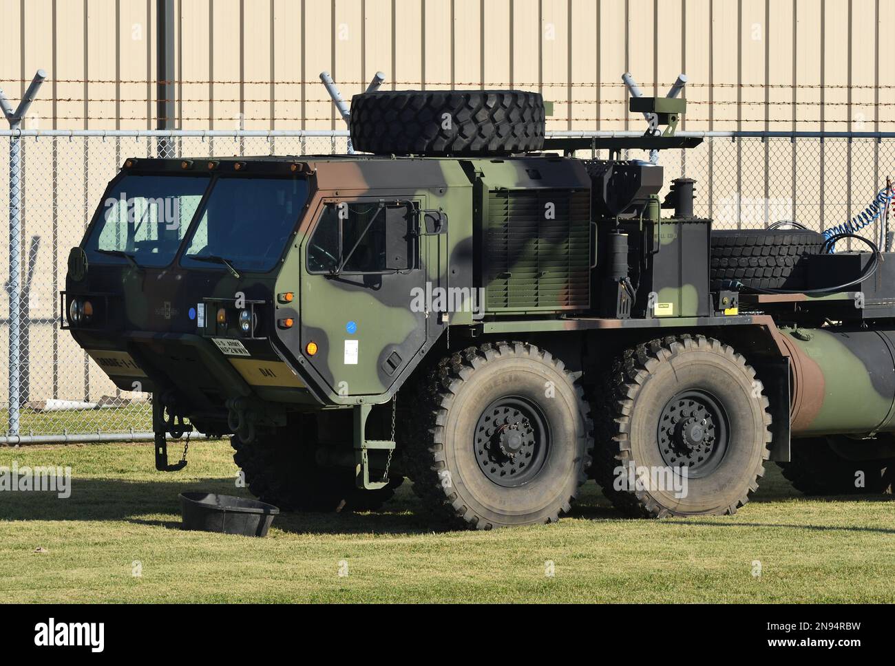 Préfecture de Kanagawa, Japon - 25 octobre 2020 : tracteur M983 de l'armée américaine Oshkosh HEMTT (Heavy Expanded Mobility Tactical Truck). Banque D'Images