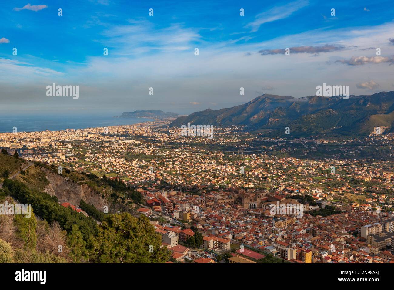 Vue depuis un point panoramique sur la ville de Palerme, Sicile Banque D'Images