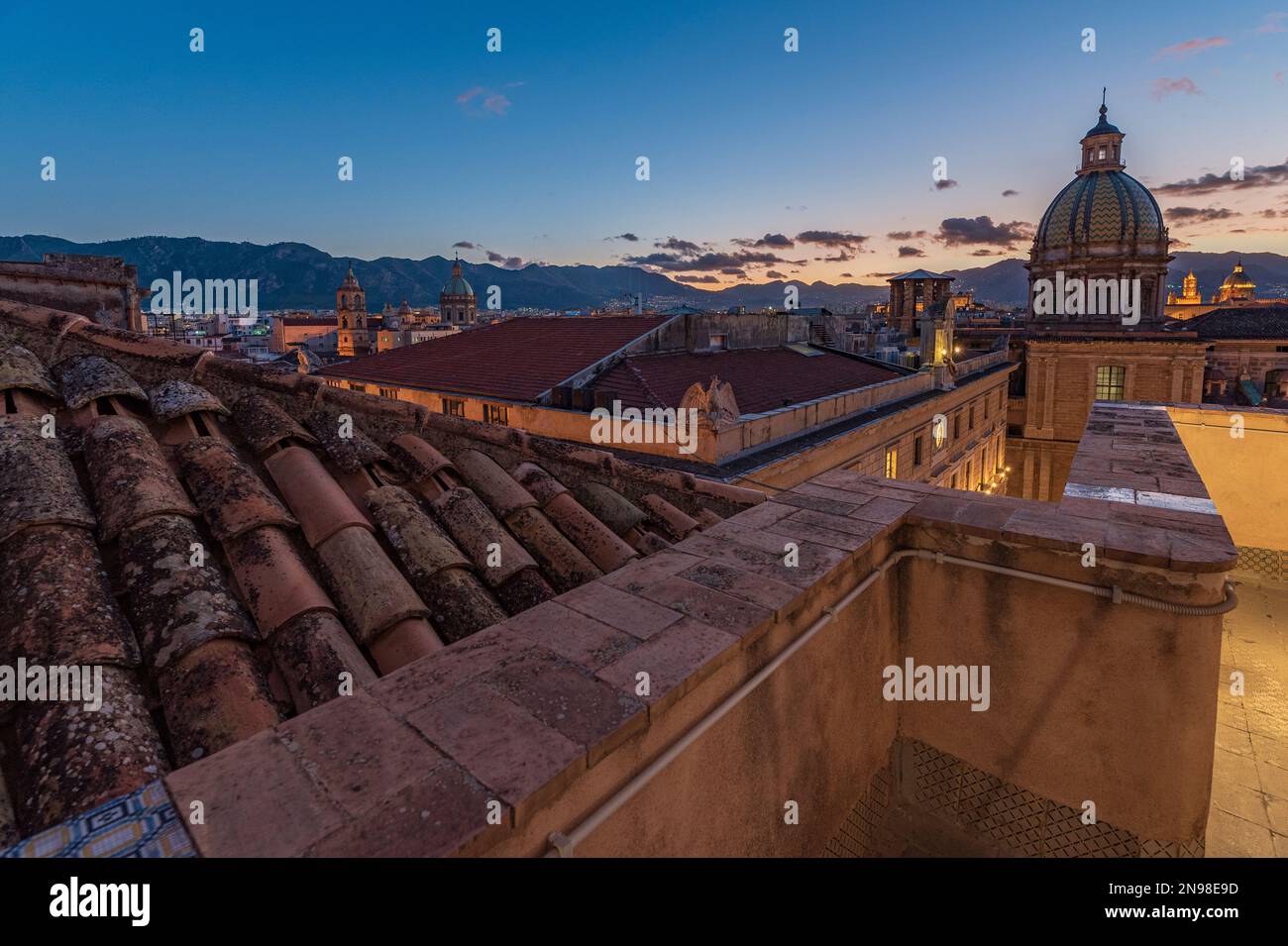 Ville de Palerme au coucher du soleil, Italie Banque D'Images
