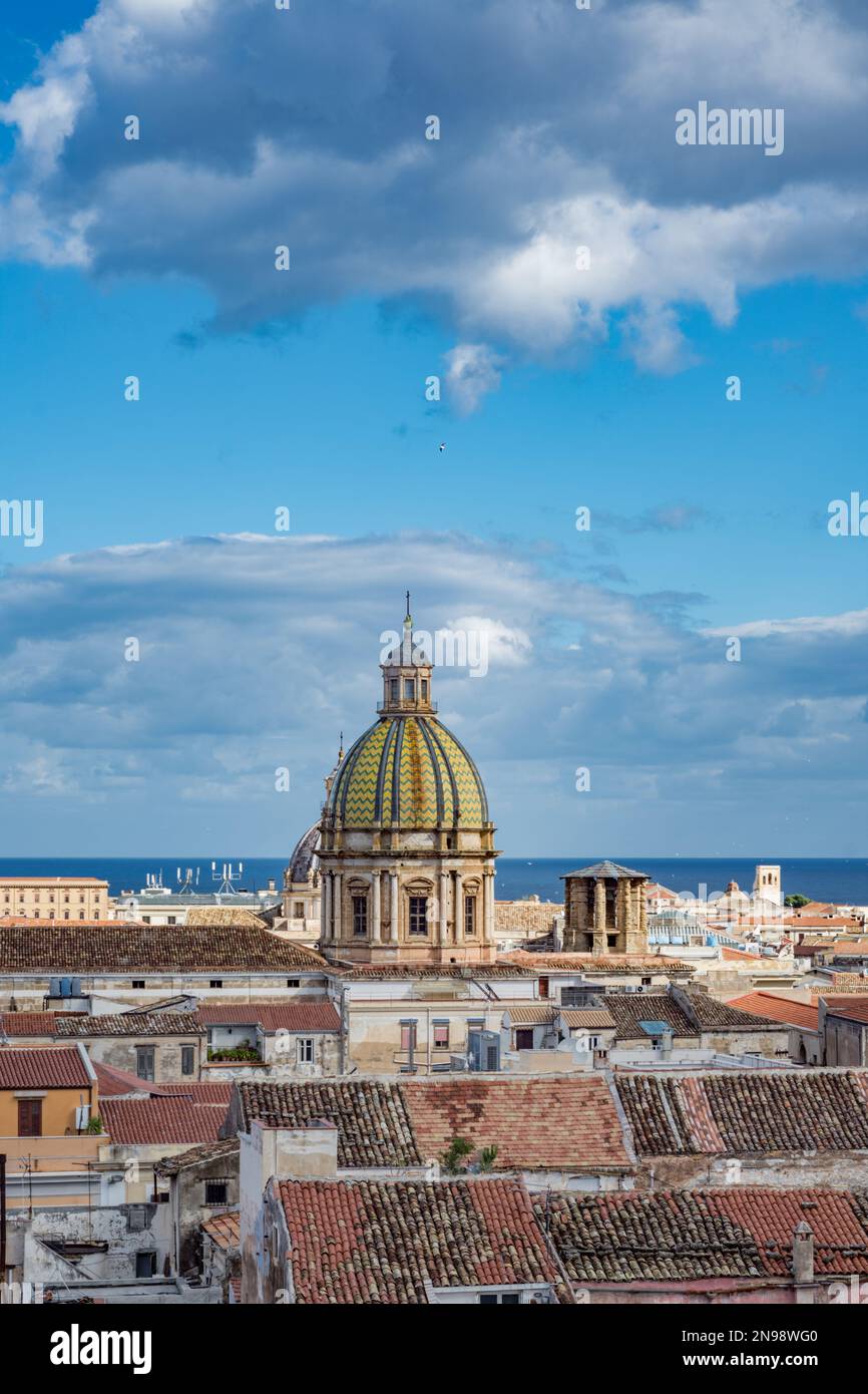 Horizon de la ville de Palerme vu des toits, Sicile Banque D'Images