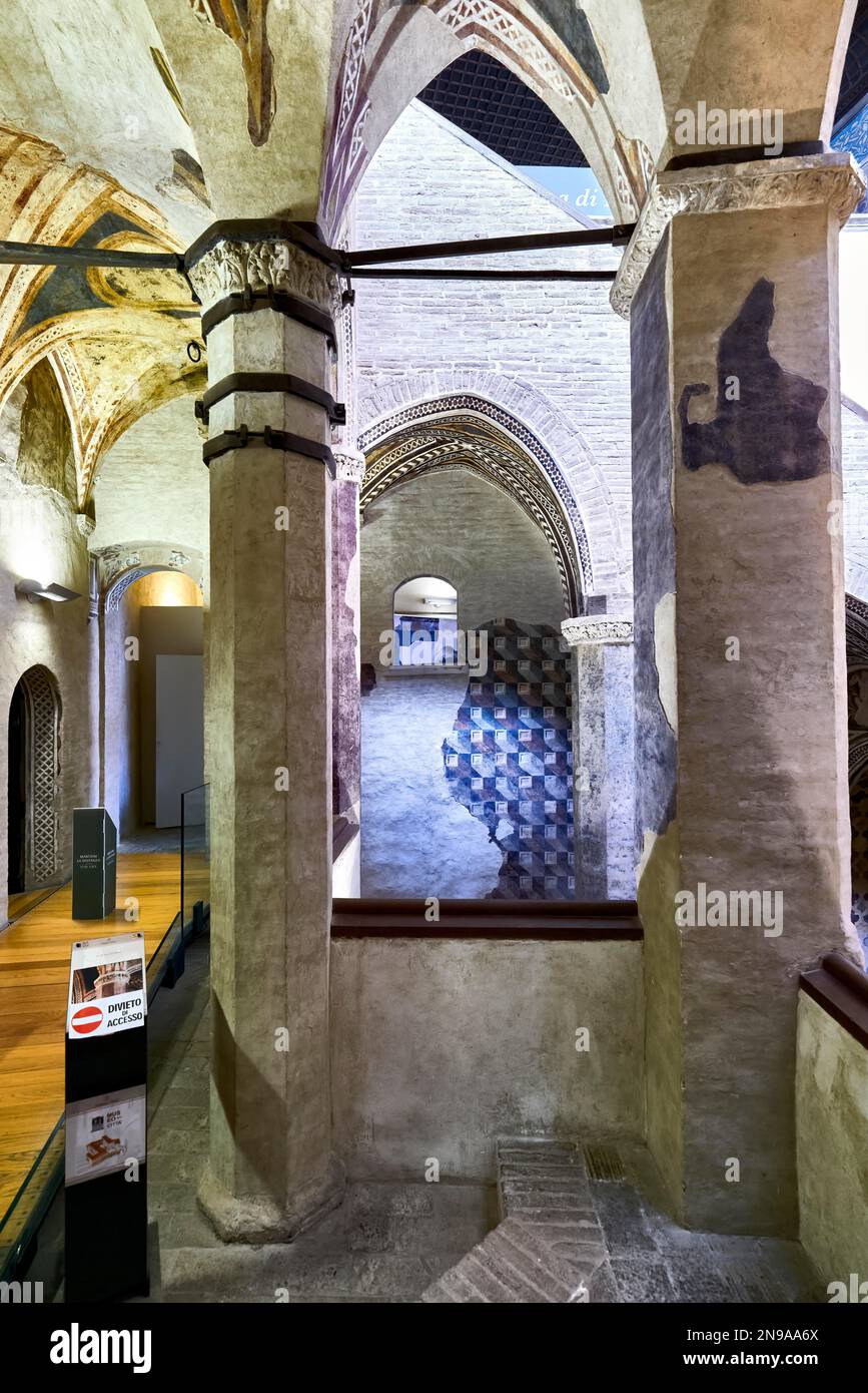 Foligno Ombrie Italie. Fresques du Palais Trinci (Palazzo Trinci), résidence patricienne et musée Banque D'Images